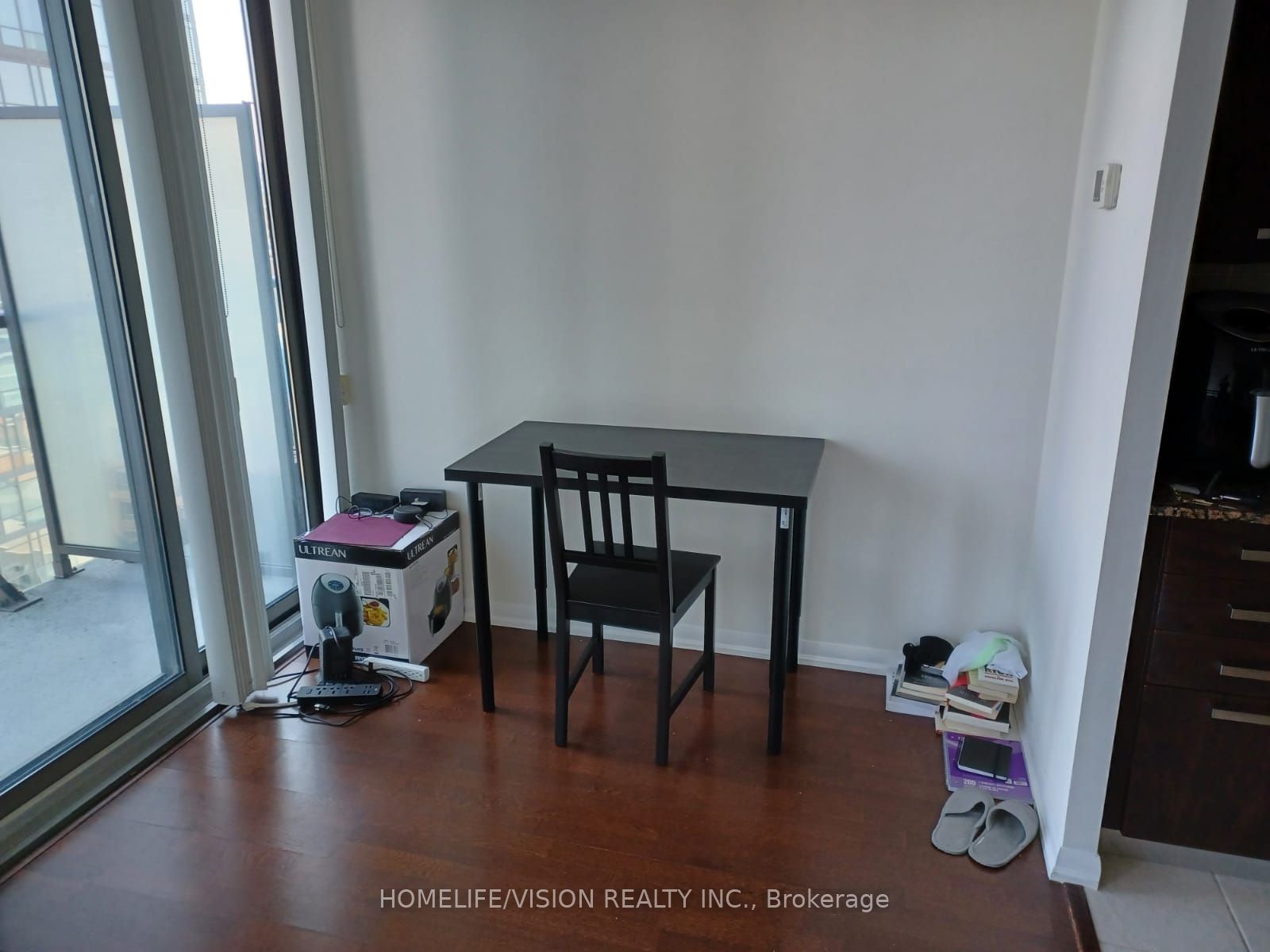 832 Bay Street 2107, Toronto, ON M5S 1Z6 photo 3