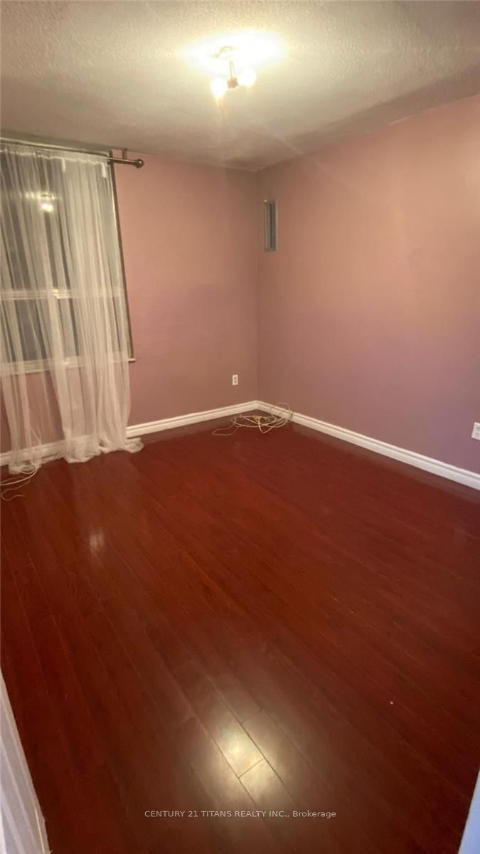 10 Edgecliffe Golfway 311, Toronto, ON M3C 3A3 photo 4