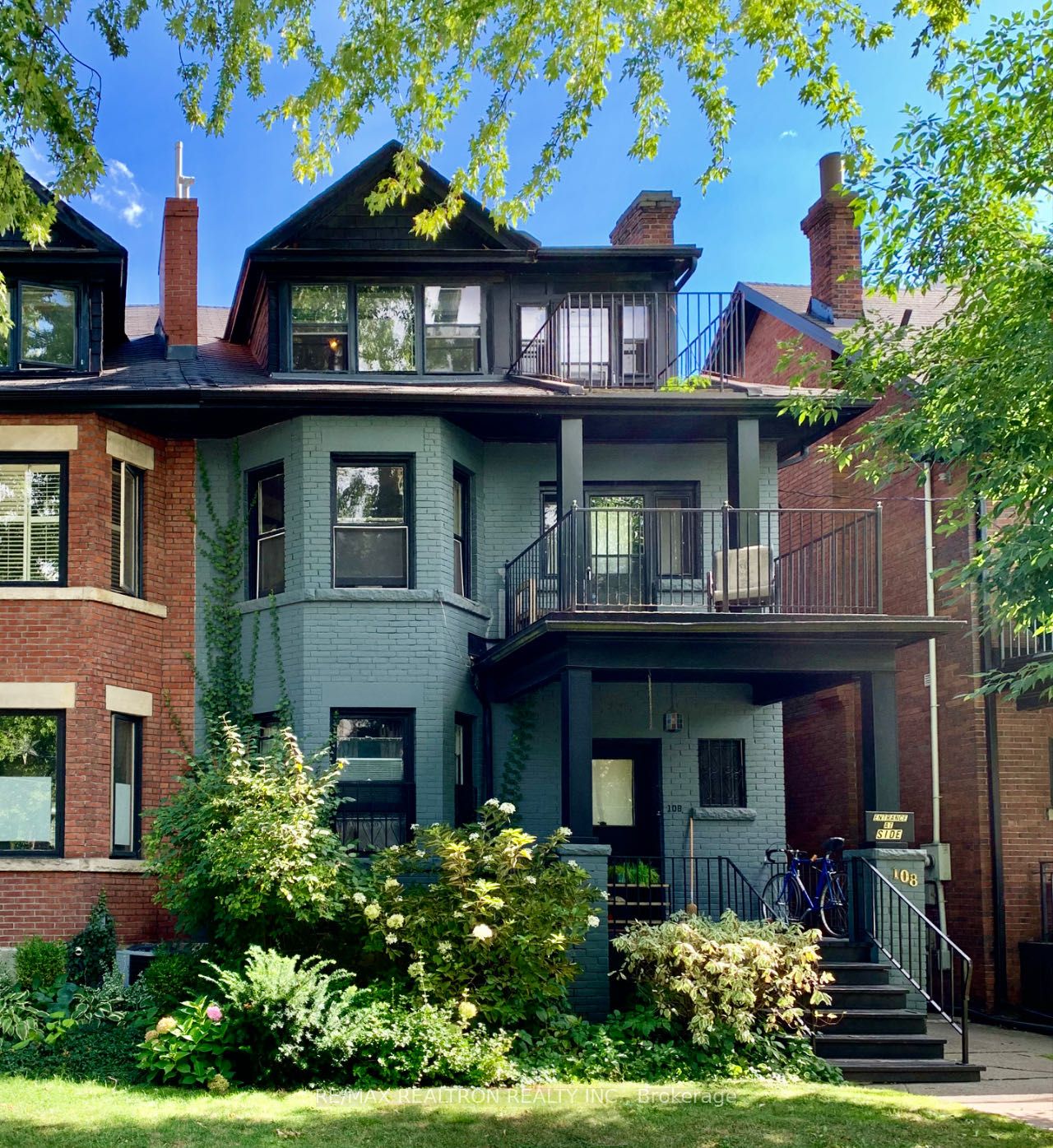 108 Admiral Road 6, Toronto, ON M5R 2L6