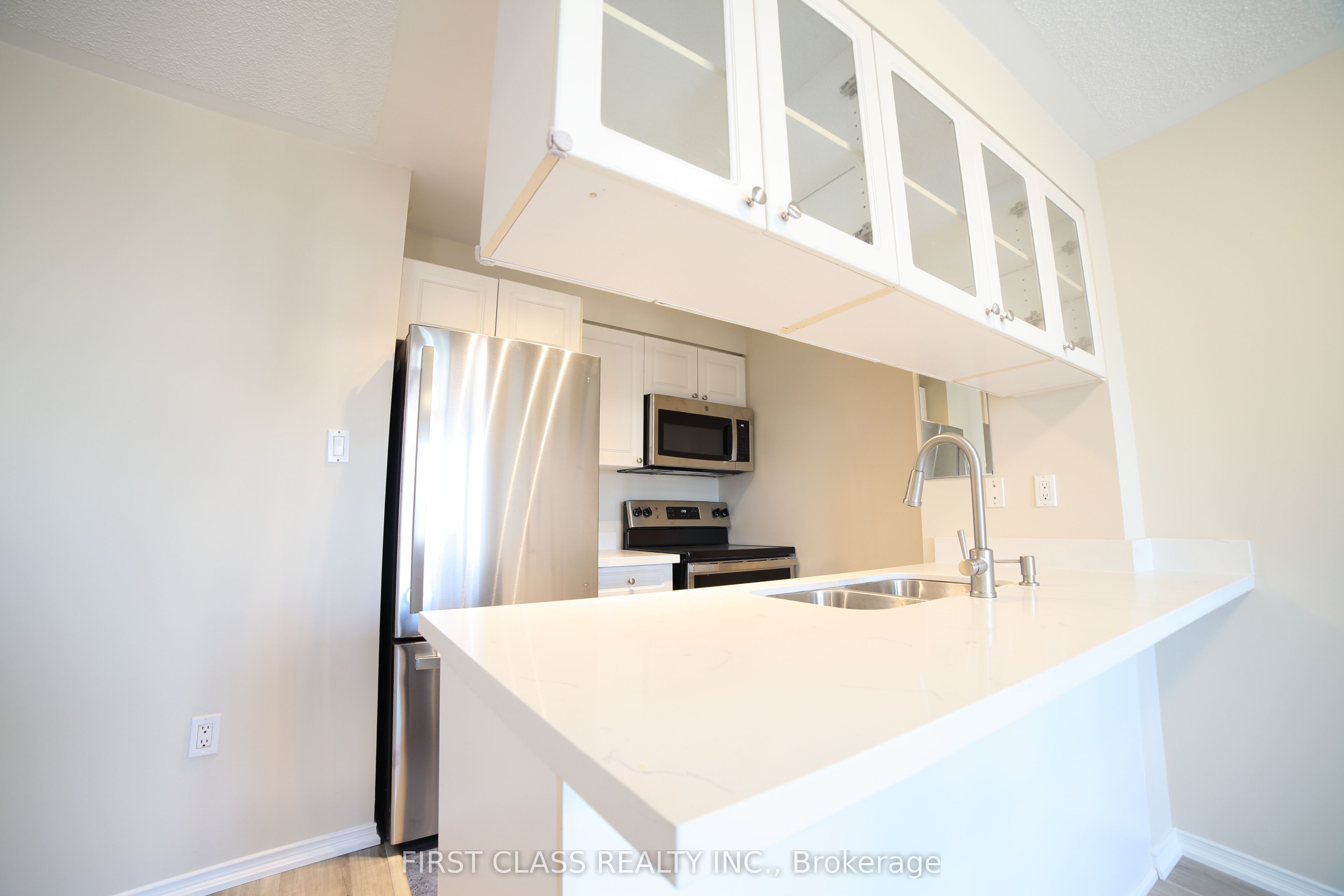 887 Bay Street 1001, Toronto, ON M5S 3K4 photo 3