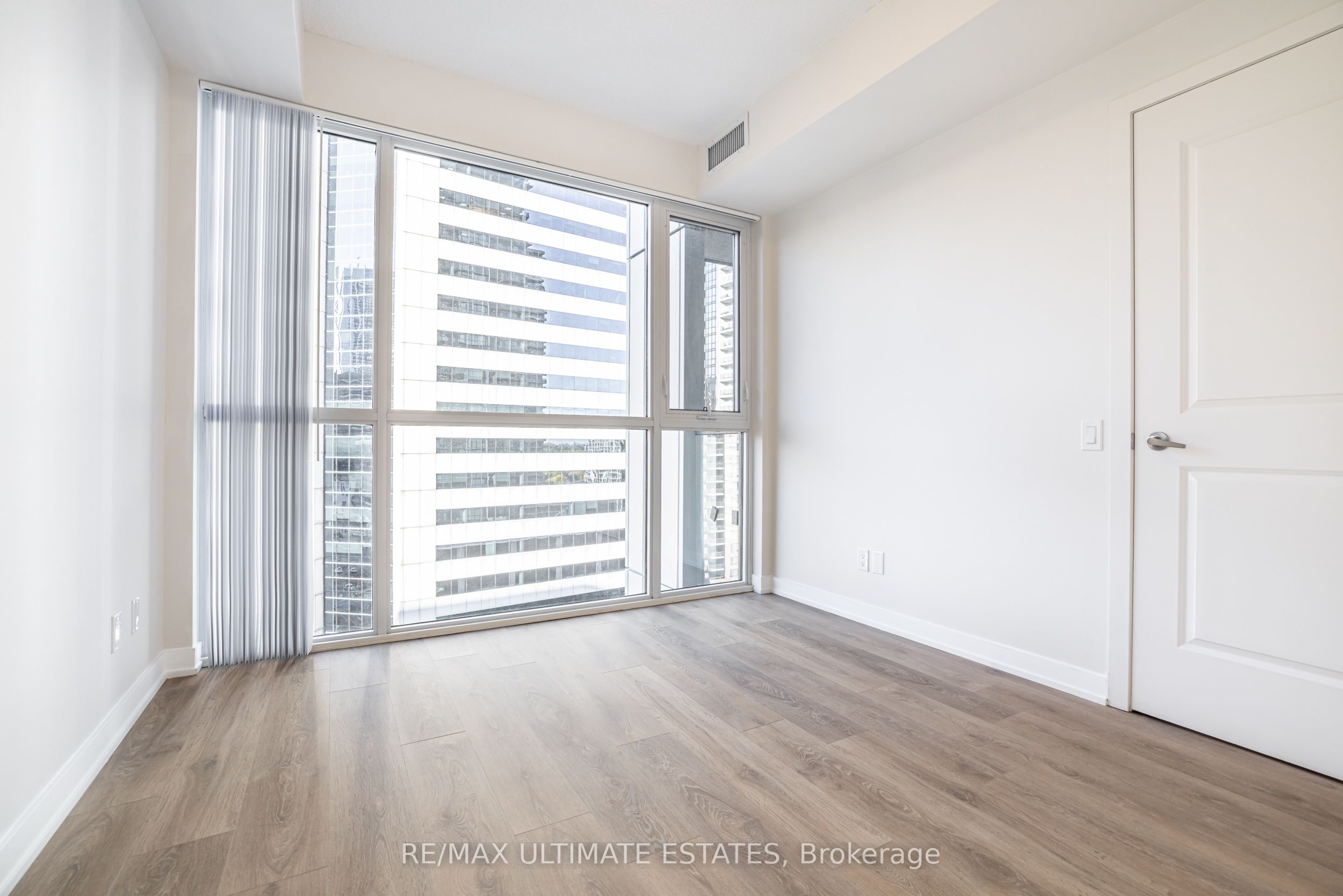 4955 Yonge Street 1109, Toronto, ON M2N 0L8 photo 3