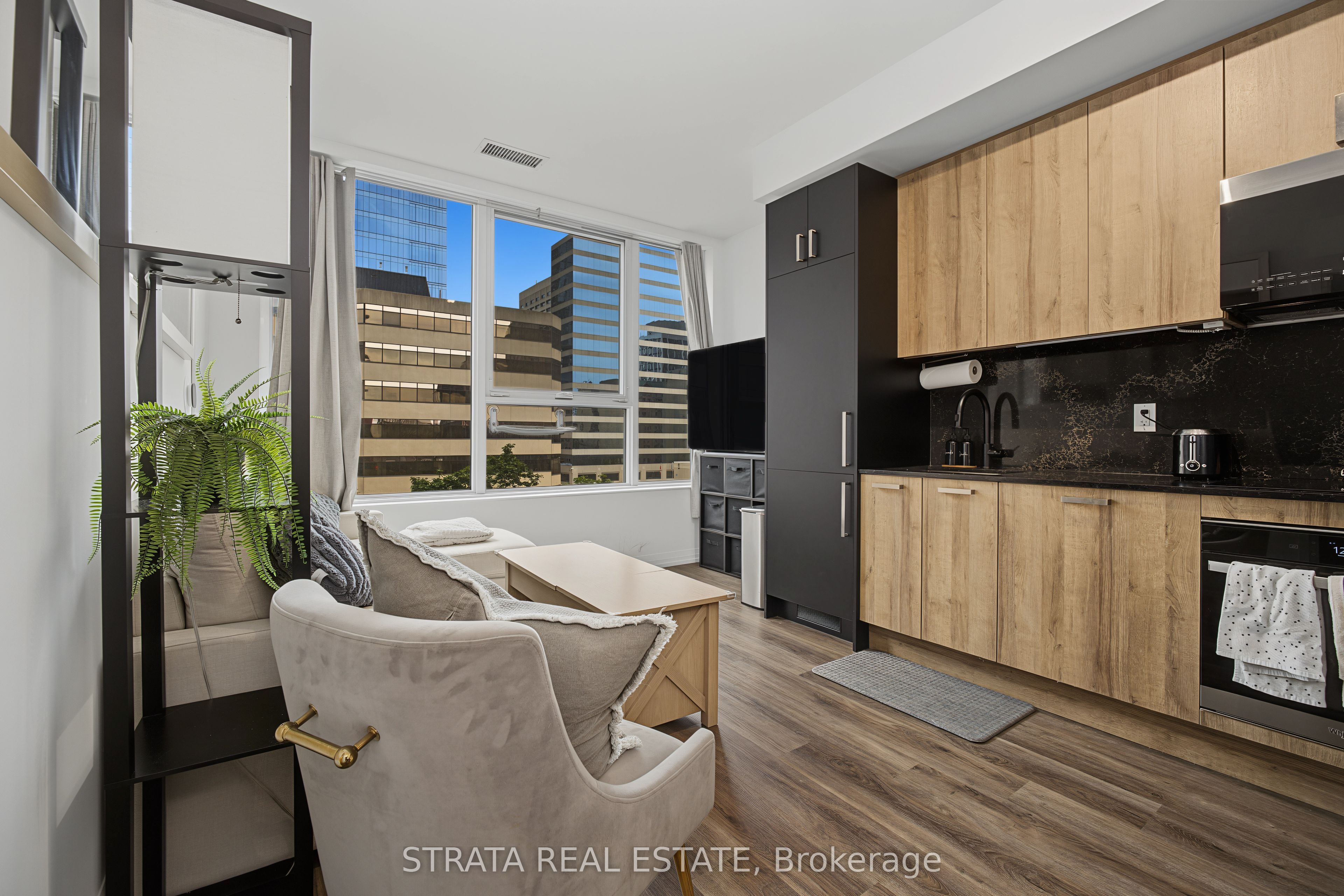 280 Dundas Street W 403, Toronto, ON M5T 0E3 photo 2