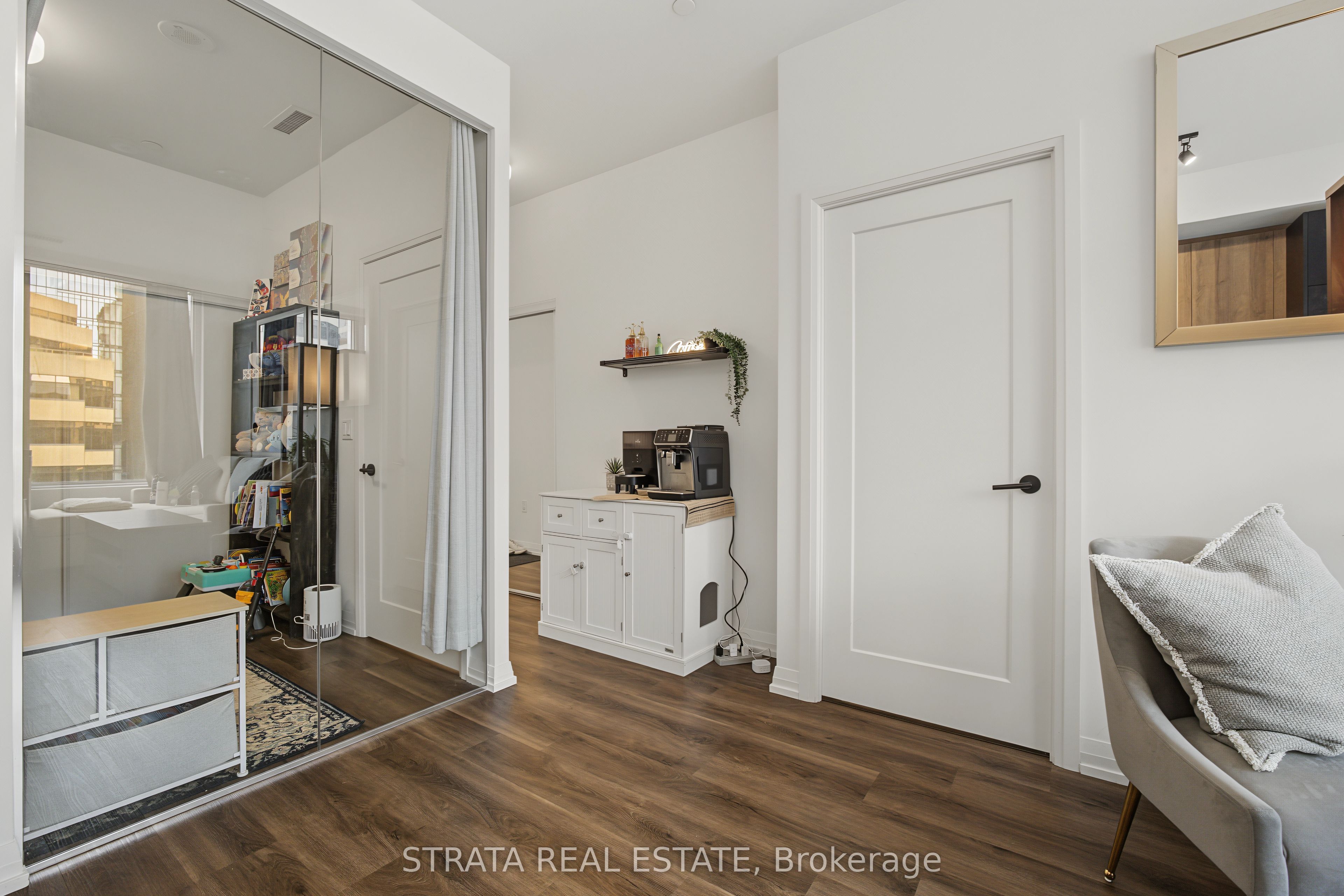280 Dundas Street W 403, Toronto, ON M5T 0E3 photo 3