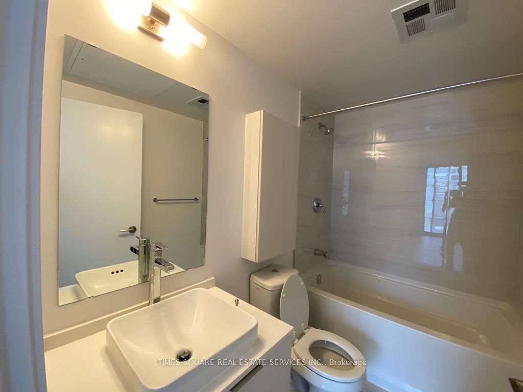 11 Wellesley Street W 1008, Toronto, ON M4Y 0G4 photo 5