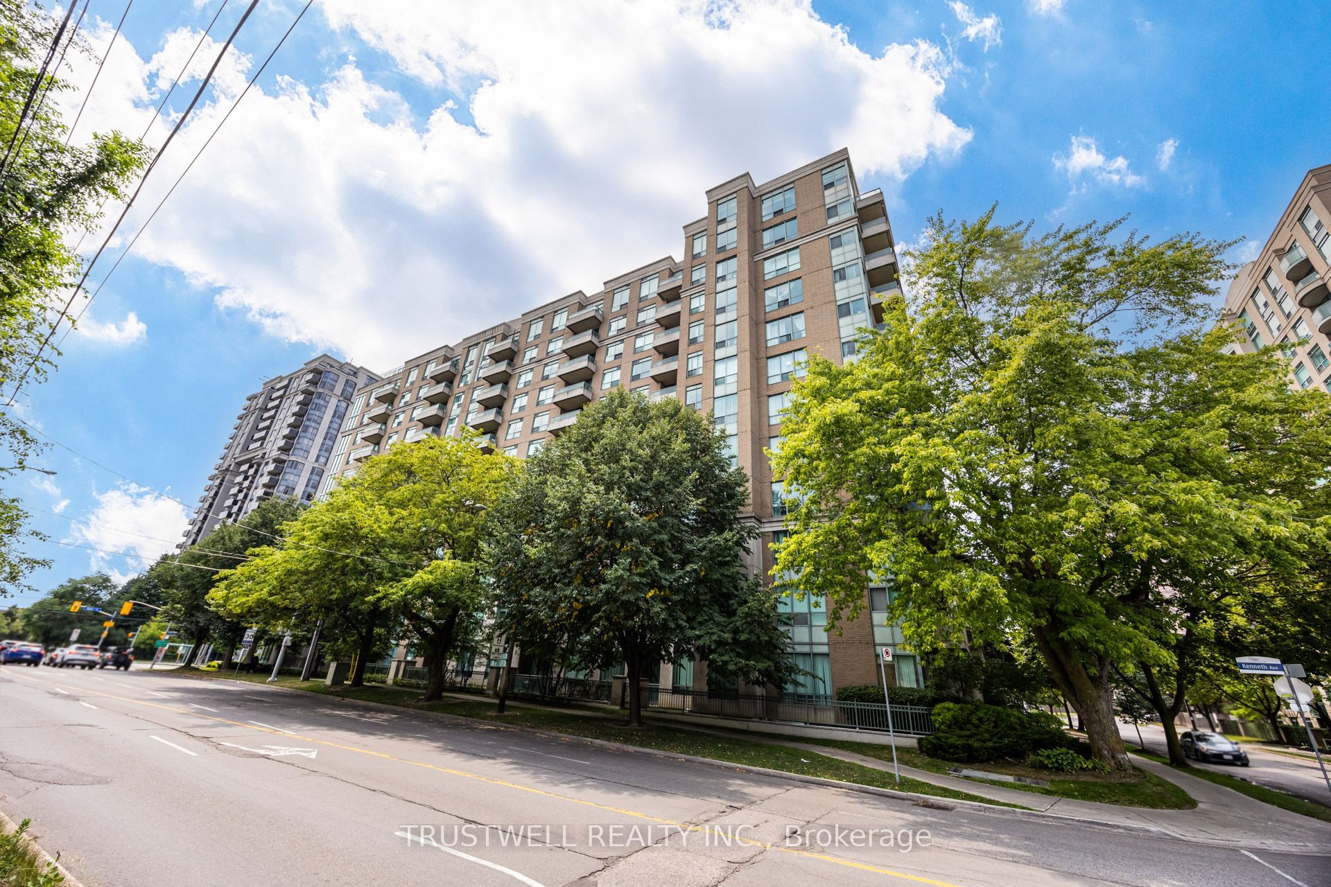 39 Pemberton Avenue 401, Toronto, ON M2M 4L6 photo 2