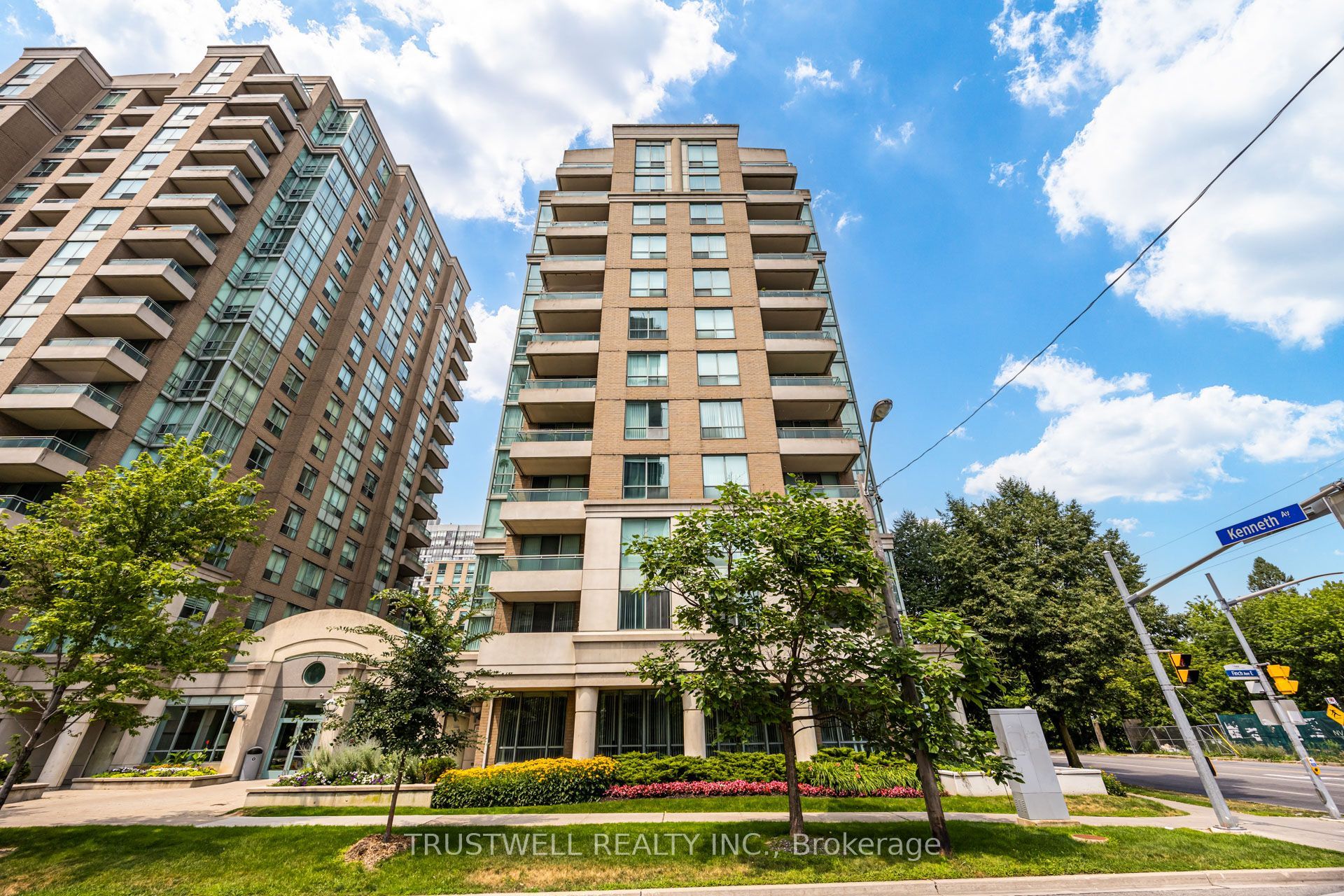 39 Pemberton Avenue 401, Toronto, ON M2M 4L6 photo 4