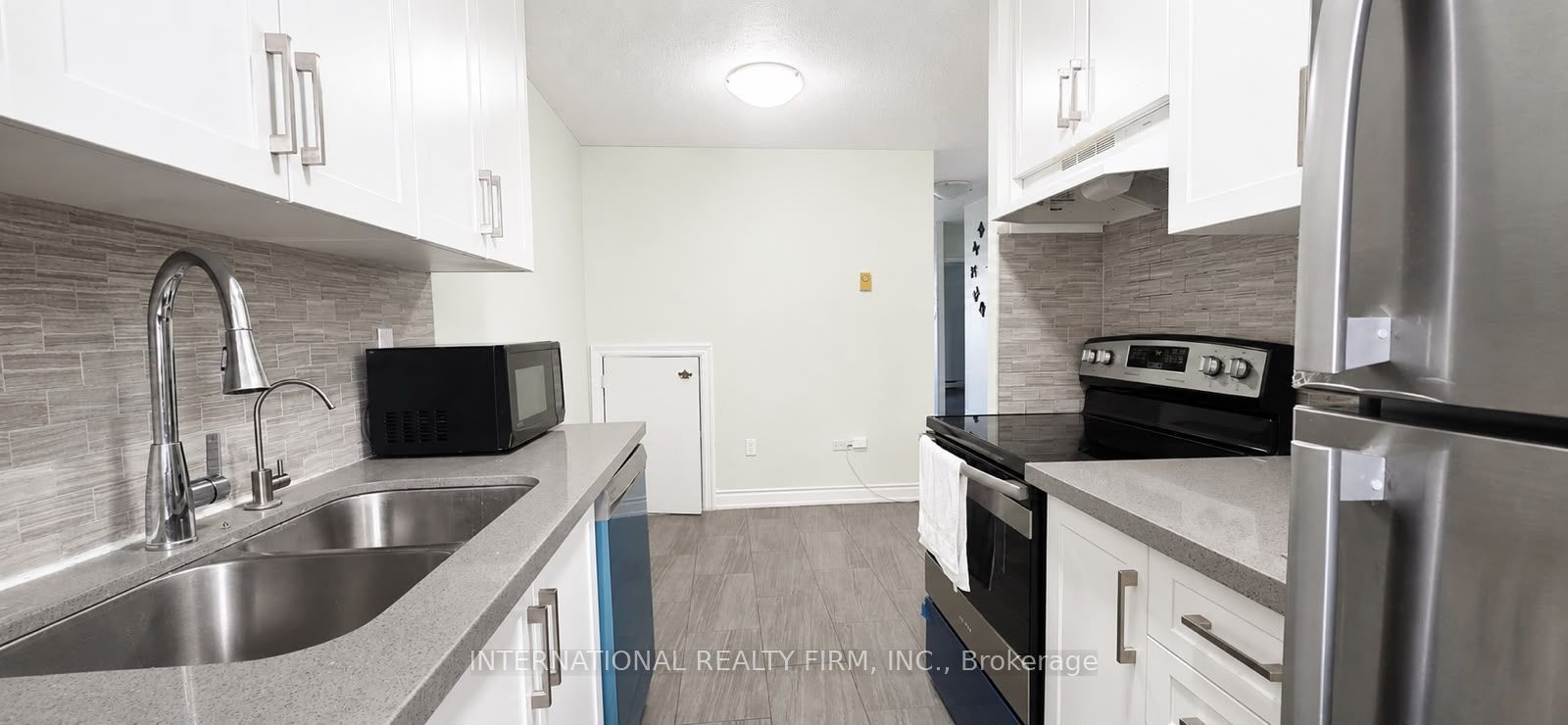 40 Sunny Glenway 308, Toronto, ON M3C 2Z2 photo 3