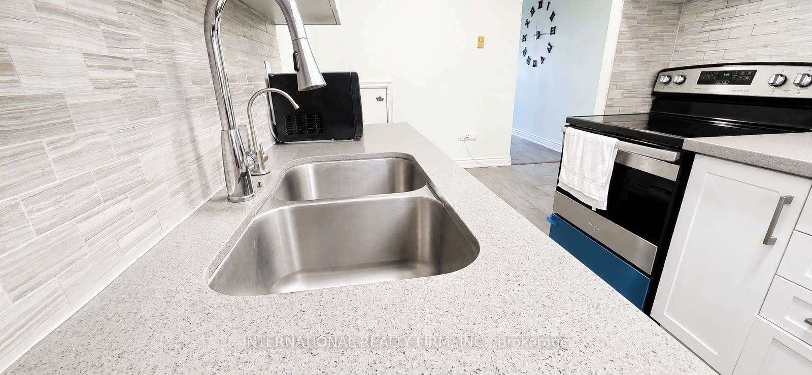 40 Sunny Glenway 308, Toronto, ON M3C 2Z2 photo 5