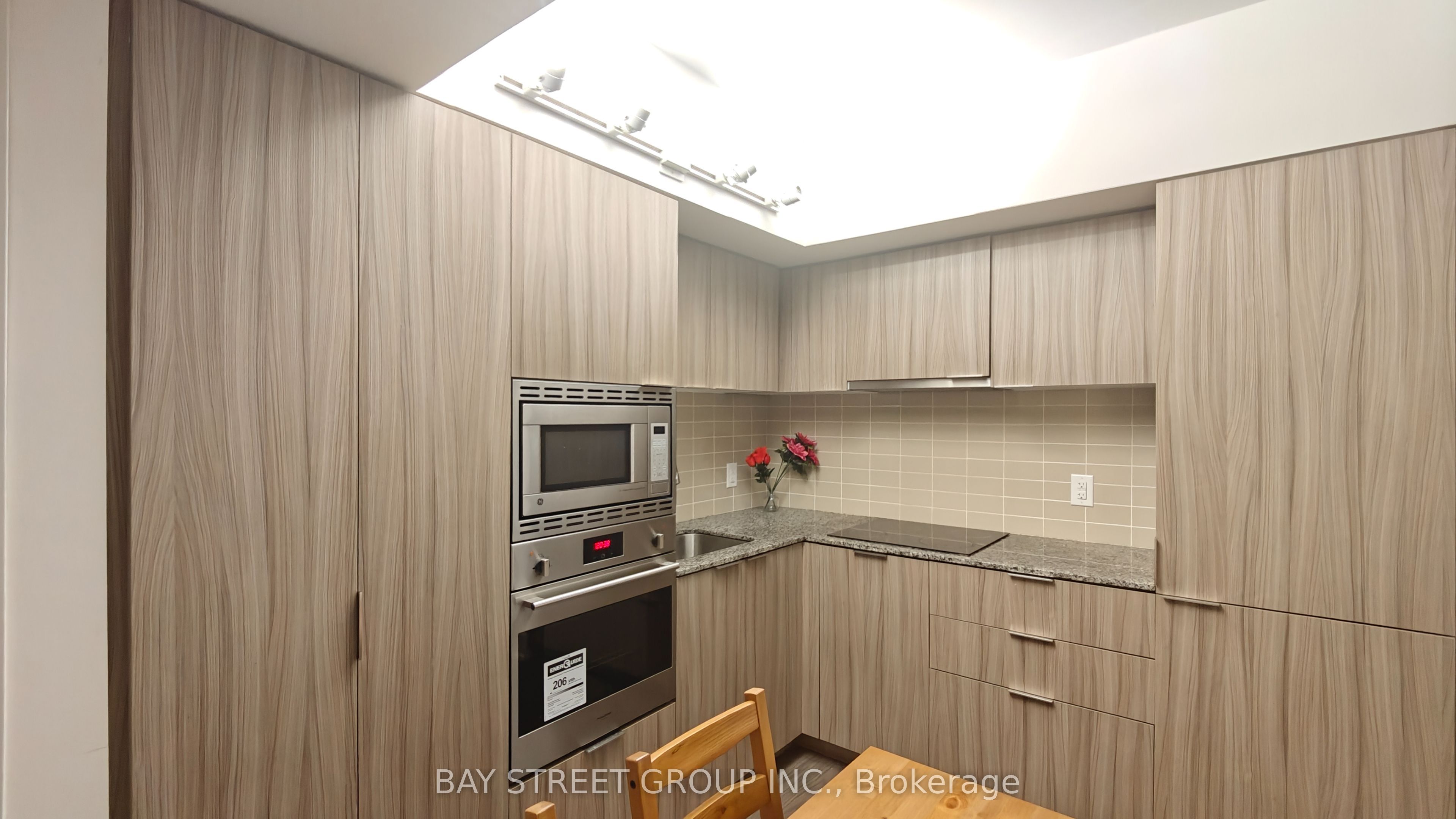 955 Bay Street 614, Toronto, ON M5S 0C6 photo 4