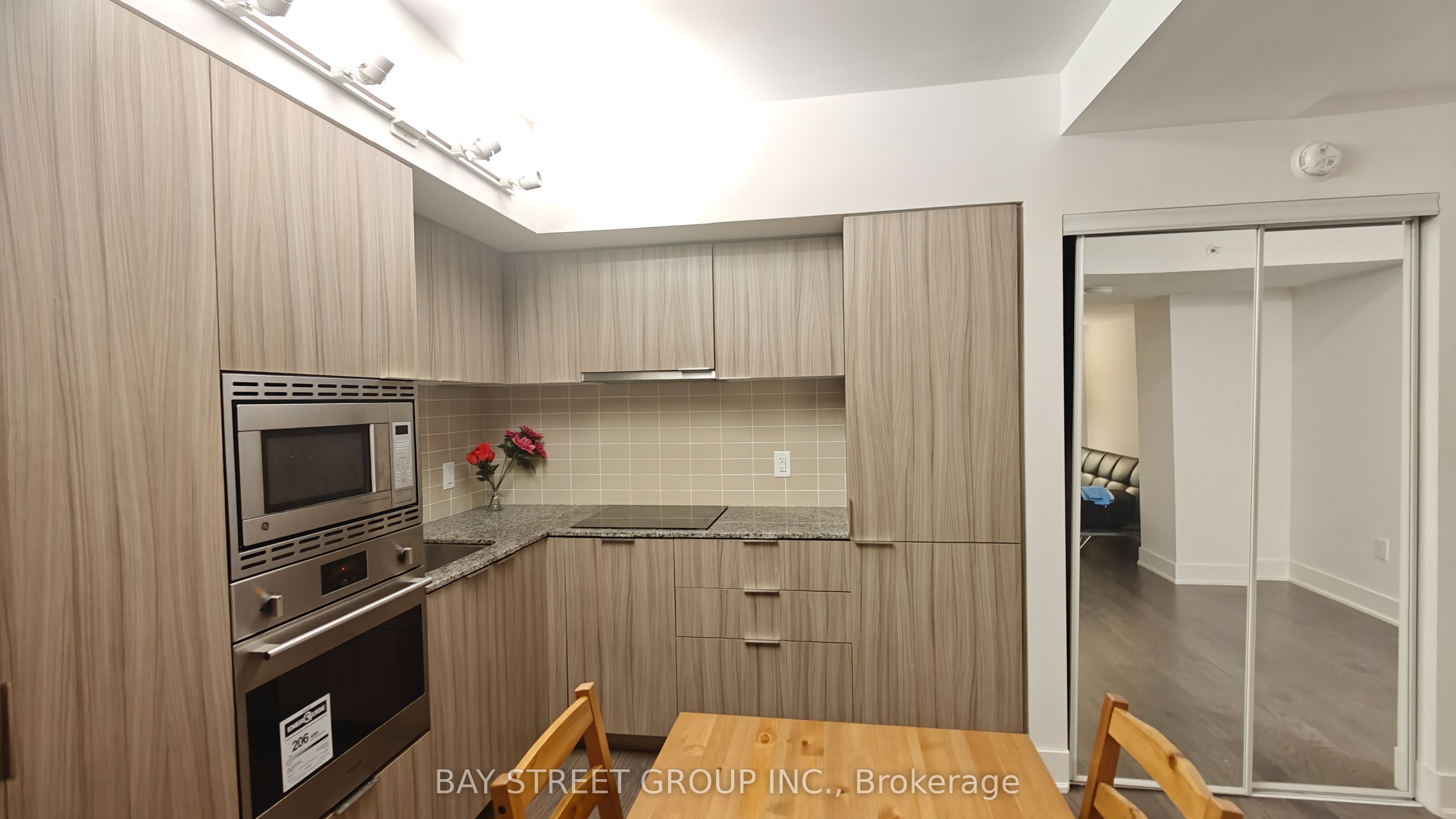955 Bay Street 614, Toronto, ON M5S 0C6 photo 5