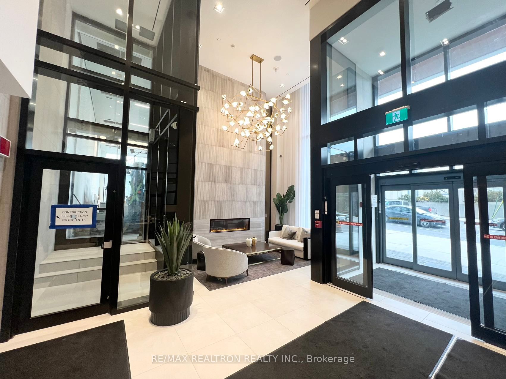 2020 Bathurst Street 207, Toronto, ON M5P 0A6 photo 3