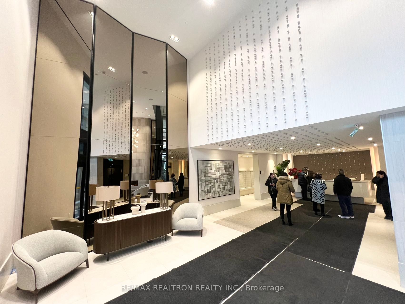 2020 Bathurst Street 207, Toronto, ON M5P 0A6 photo 4
