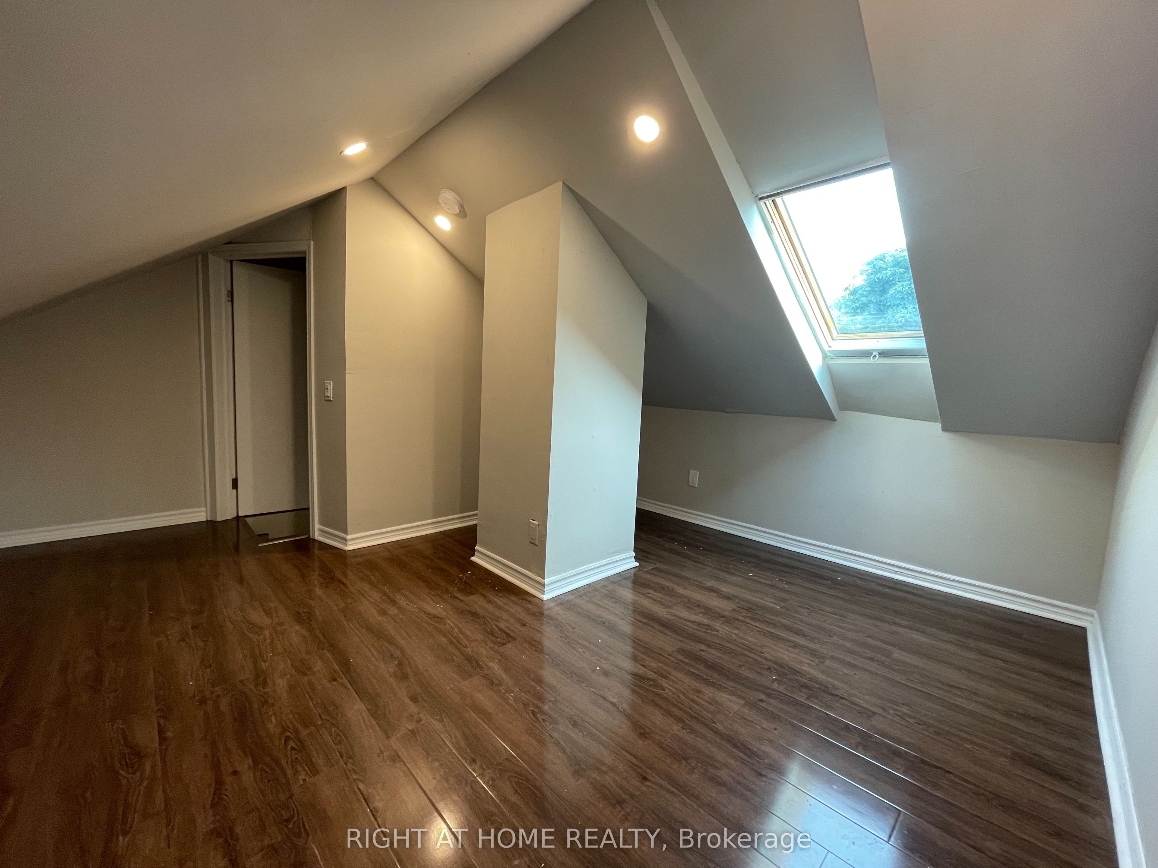 71 Cecil Street 2, Toronto, ON M5T 1N5 photo 4