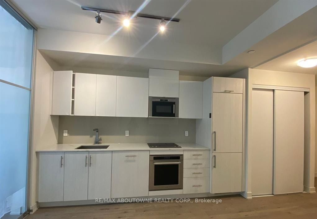 330 Richmond Street W 2601, Toronto, ON M5V 1X2 photo 2