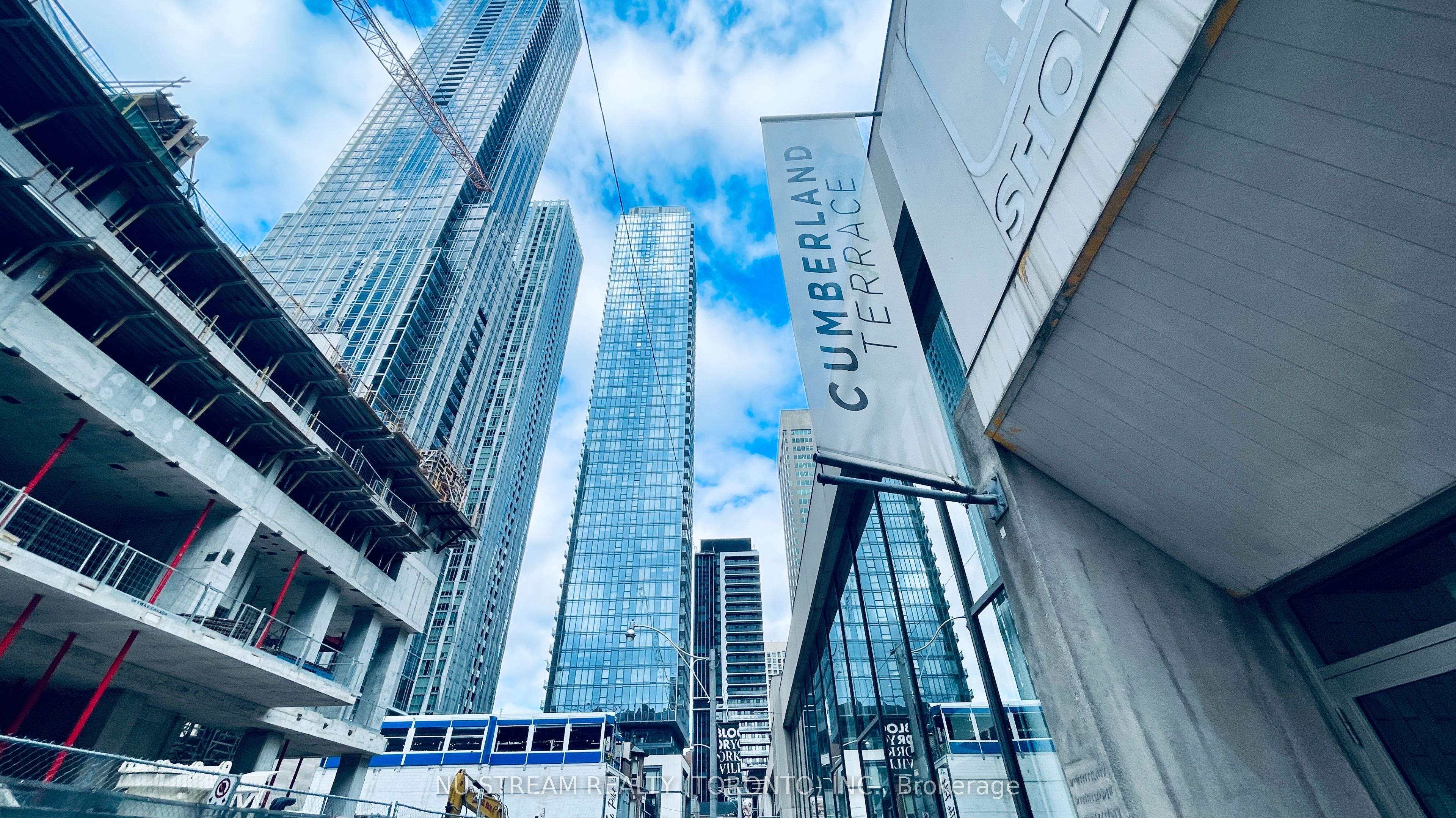 8 Cumberland Street 1107, Toronto, ON M4W 0B6 photo 2