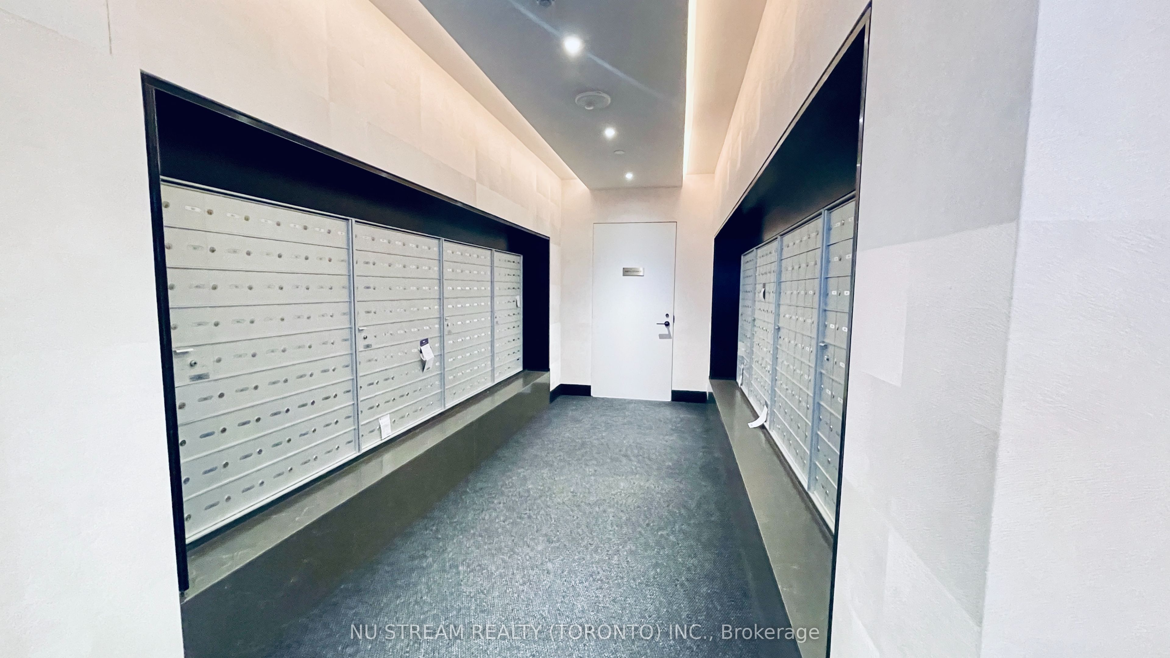 8 Cumberland Street 1107, Toronto, ON M4W 0B6 photo 4