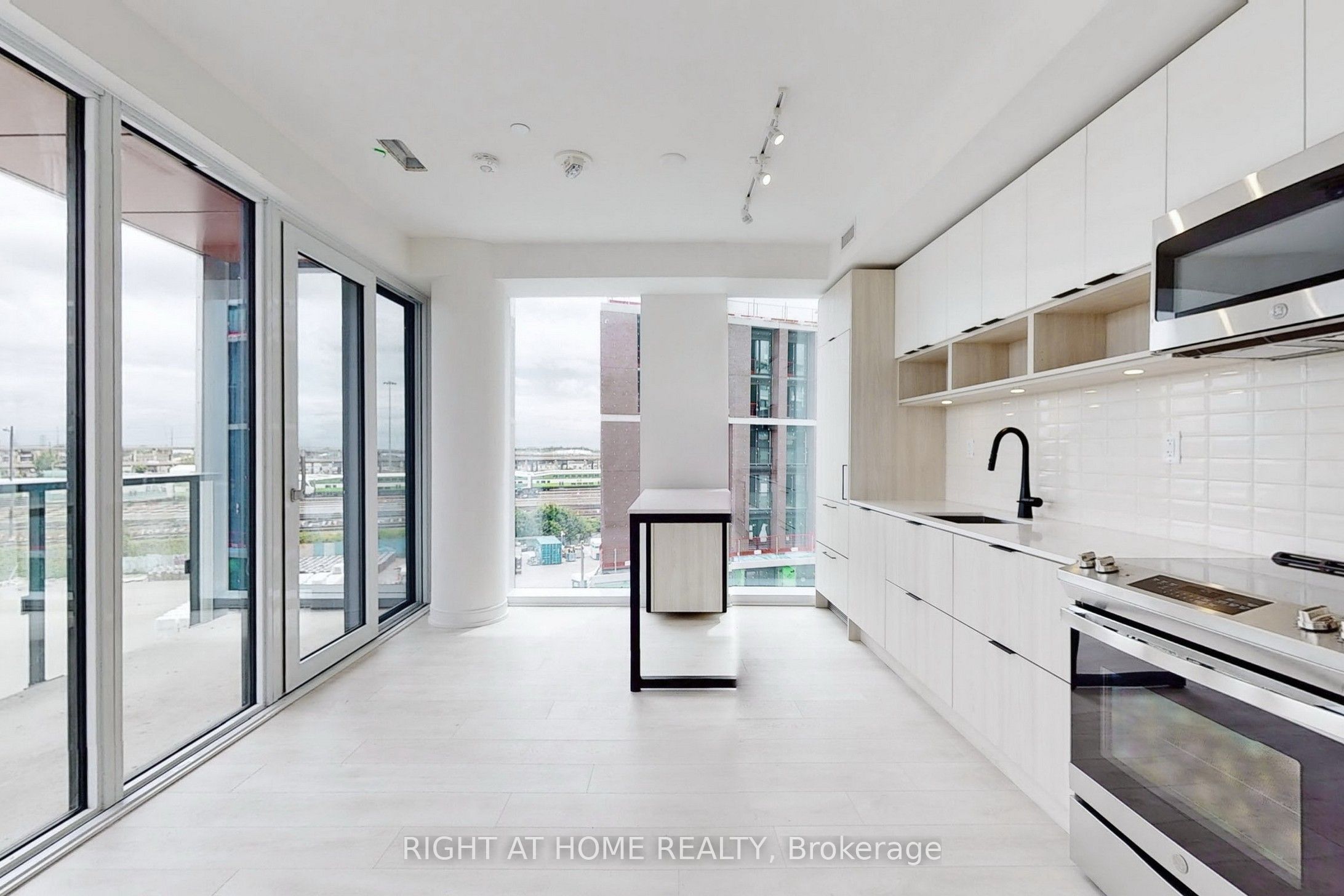 180 Mills Street S546, Toronto, ON M5A 0V6 photo 4