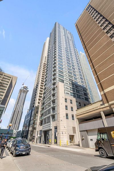 21 Balmuto Street 802, Toronto, ON M4Y 1W4