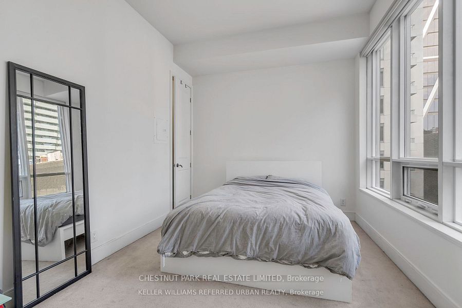 21 Balmuto Street 802, Toronto, ON M4Y 1W4 photo 3