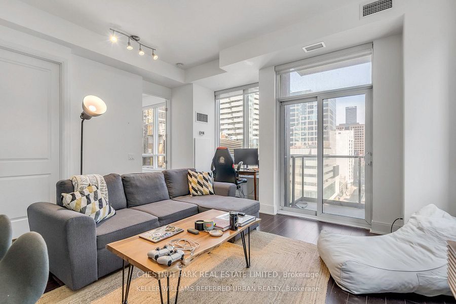 21 Balmuto Street 802, Toronto, ON M4Y 1W4 photo 4