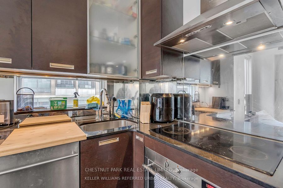 21 Balmuto Street 802, Toronto, ON M4Y 1W4 photo 5