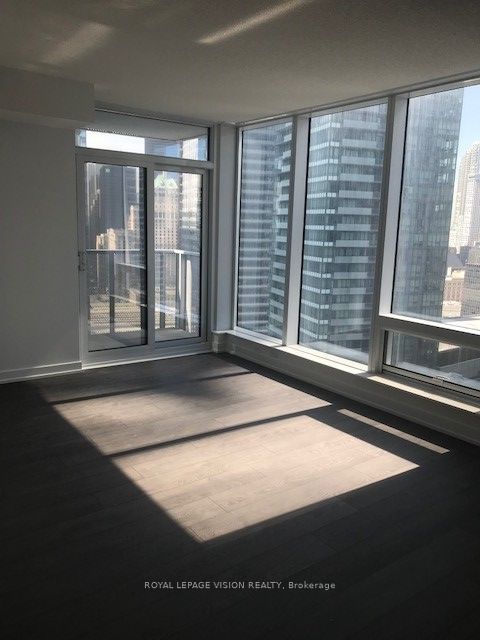 10 York Street 2703, Toronto, ON M5J 0E1 photo 3