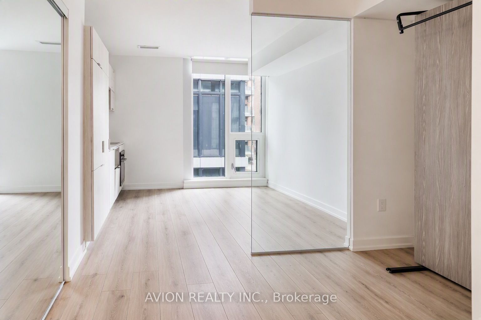 77 Shuter Street 731, Toronto, ON M5B 0B8 photo 2