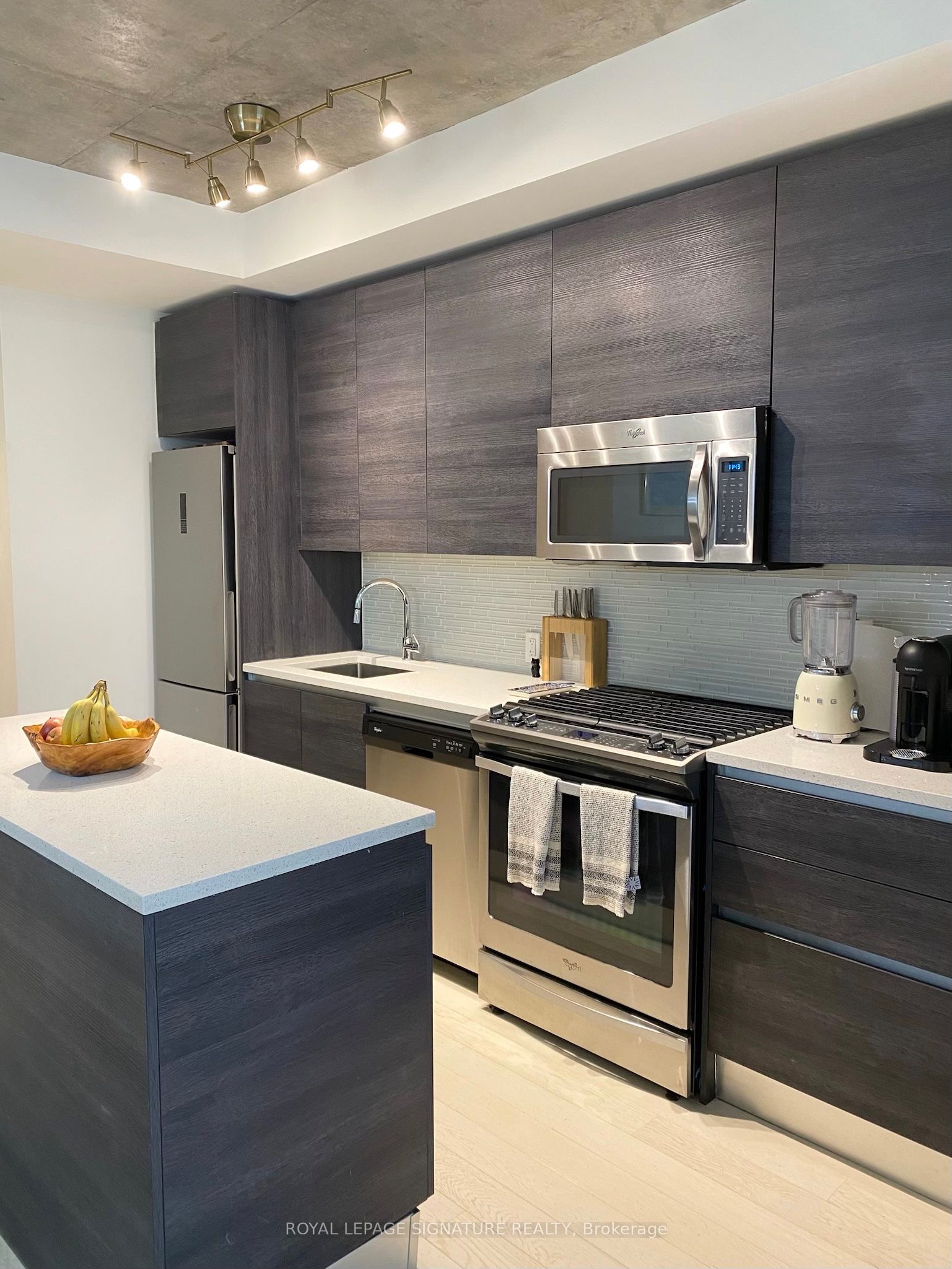 111 Bathurst Street 1413, Toronto, ON M5V 0M9 photo 5