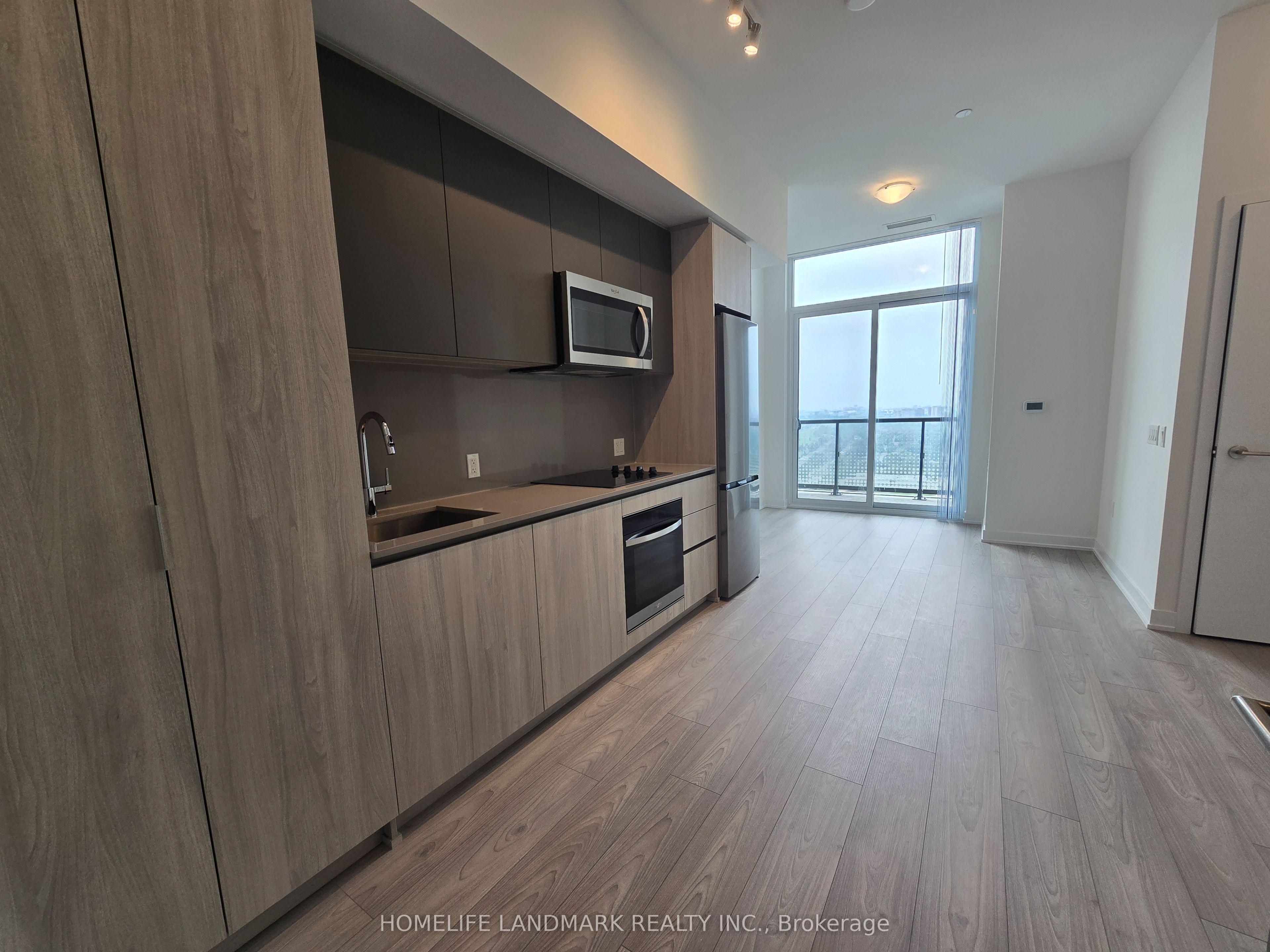 5858 yonge Street PH02, Toronto, ON M2M 0C6