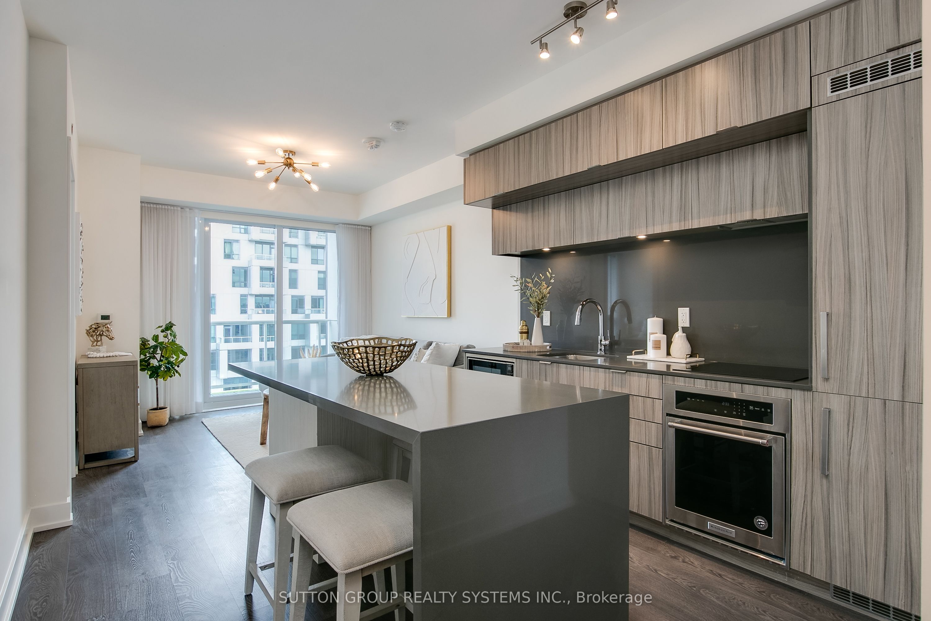 80 Vanauley Street 910, Toronto, ON M5T 0C9 photo 3