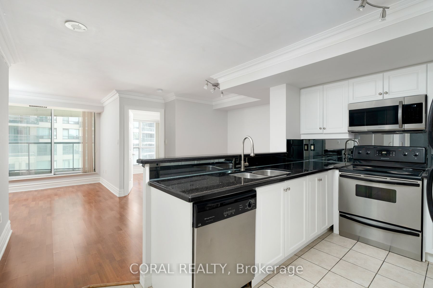 7 Lorraine Drive 509, Toronto, ON M2N 7H2 photo 2