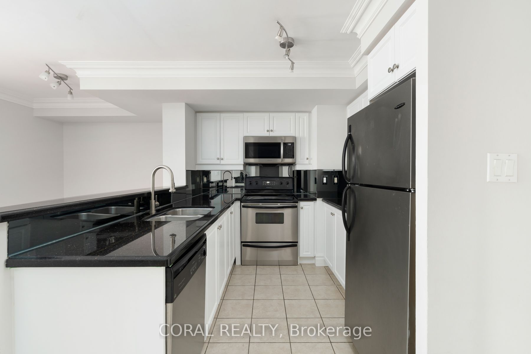 7 Lorraine Drive 509, Toronto, ON M2N 7H2 photo 3