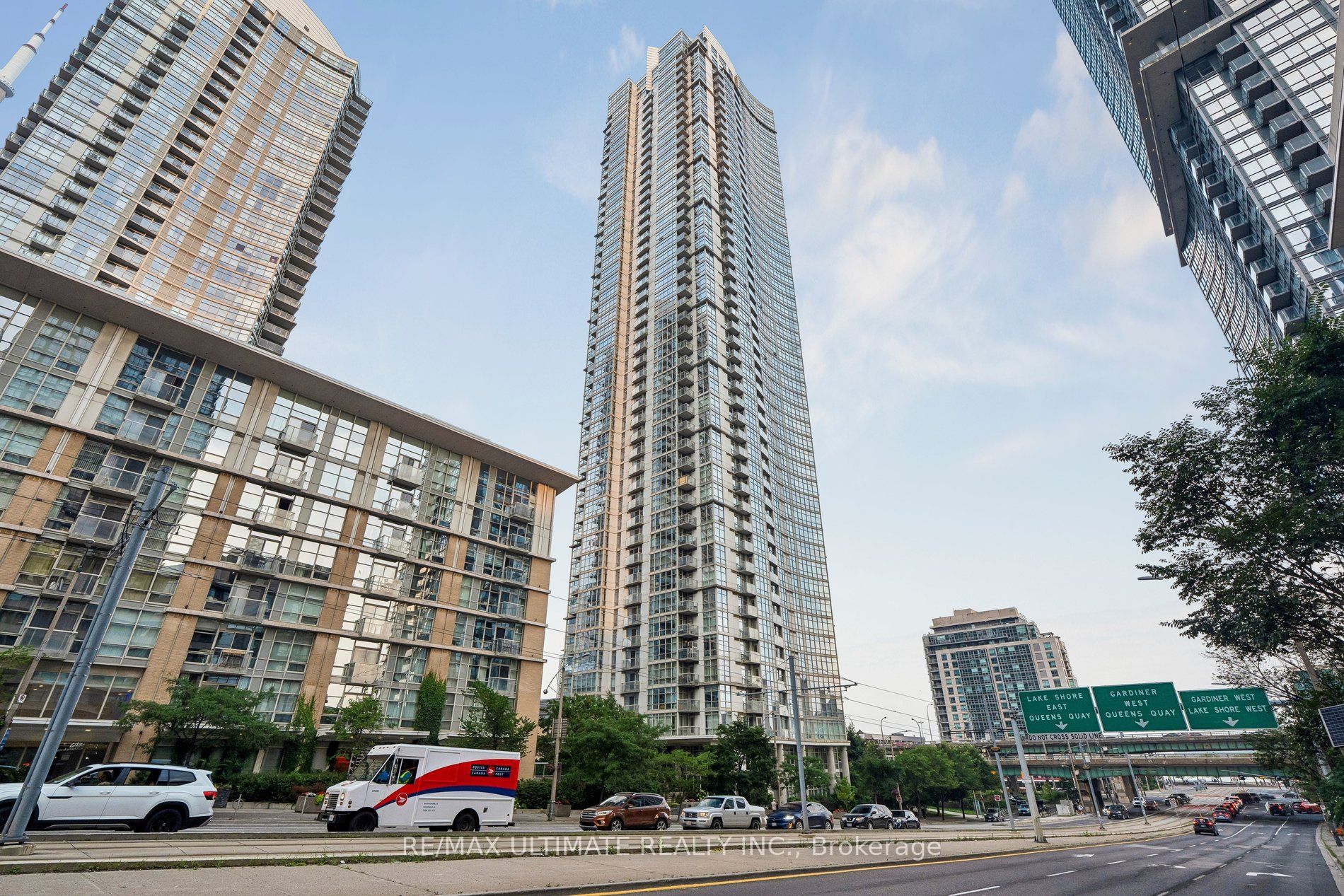35 Mariner Terrace 4003, Toronto, ON M5V 3V9
