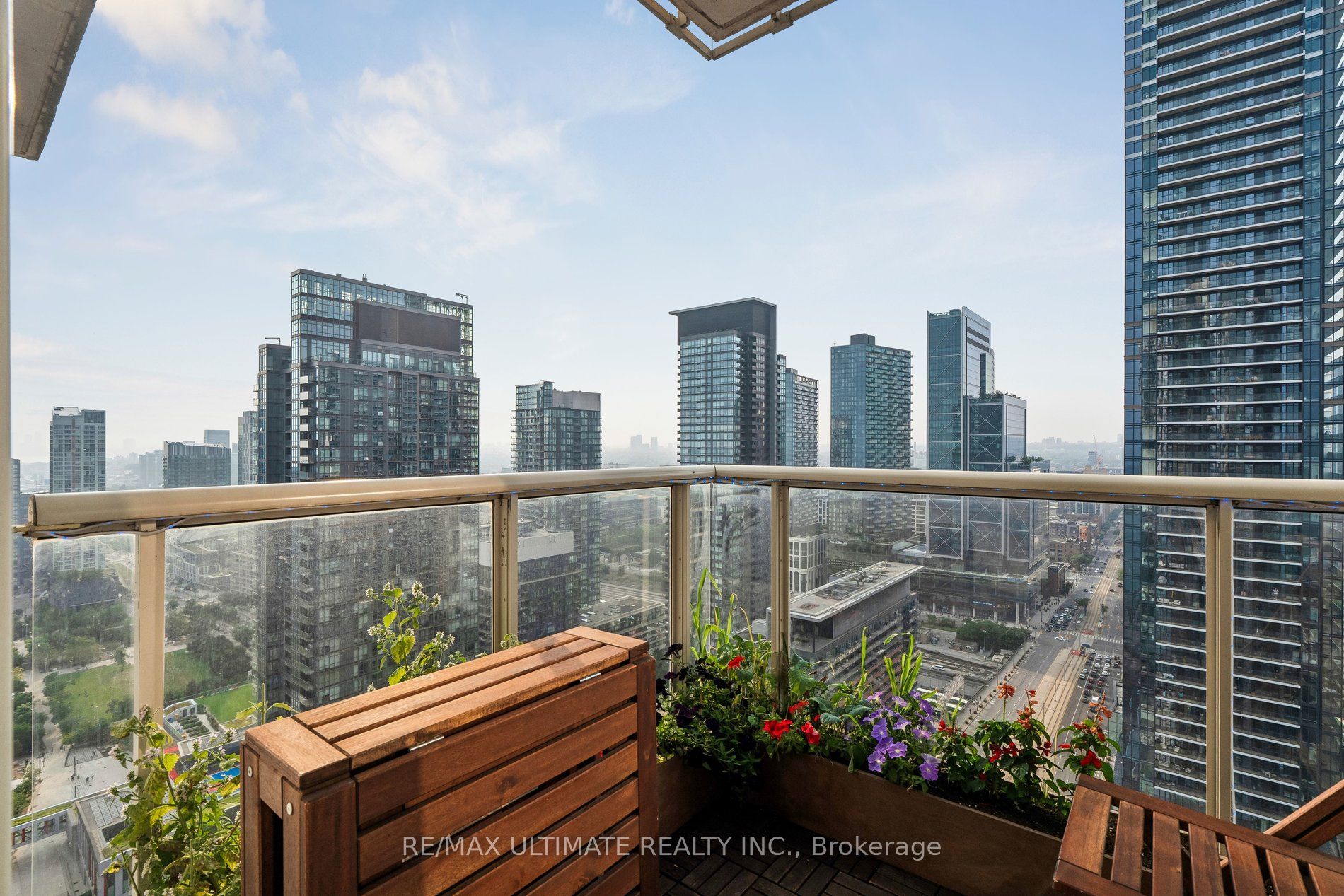 35 Mariner Terrace 4003, Toronto, ON M5V 3V9 photo 2