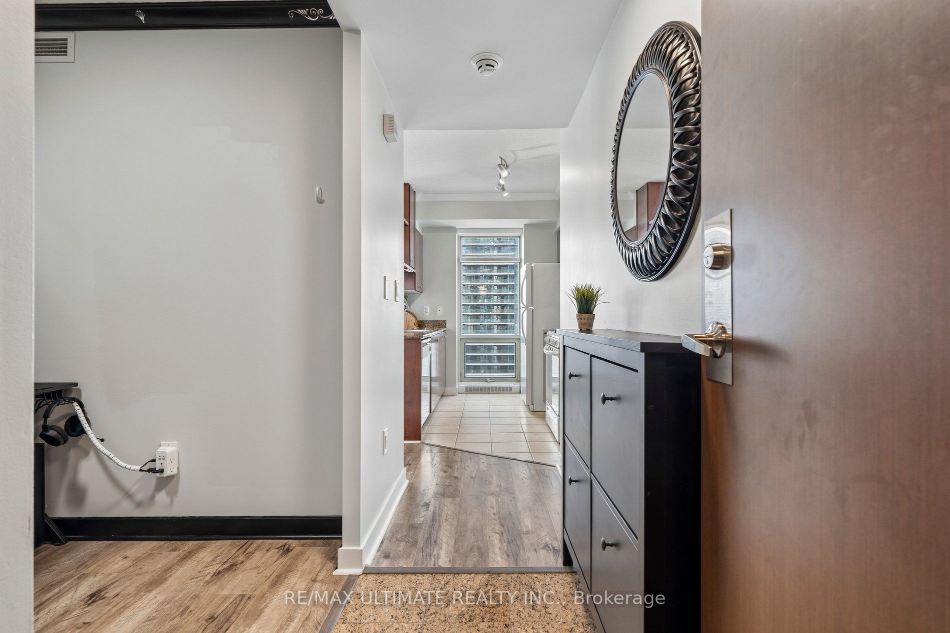 35 Mariner Terrace 4003, Toronto, ON M5V 3V9 photo 3