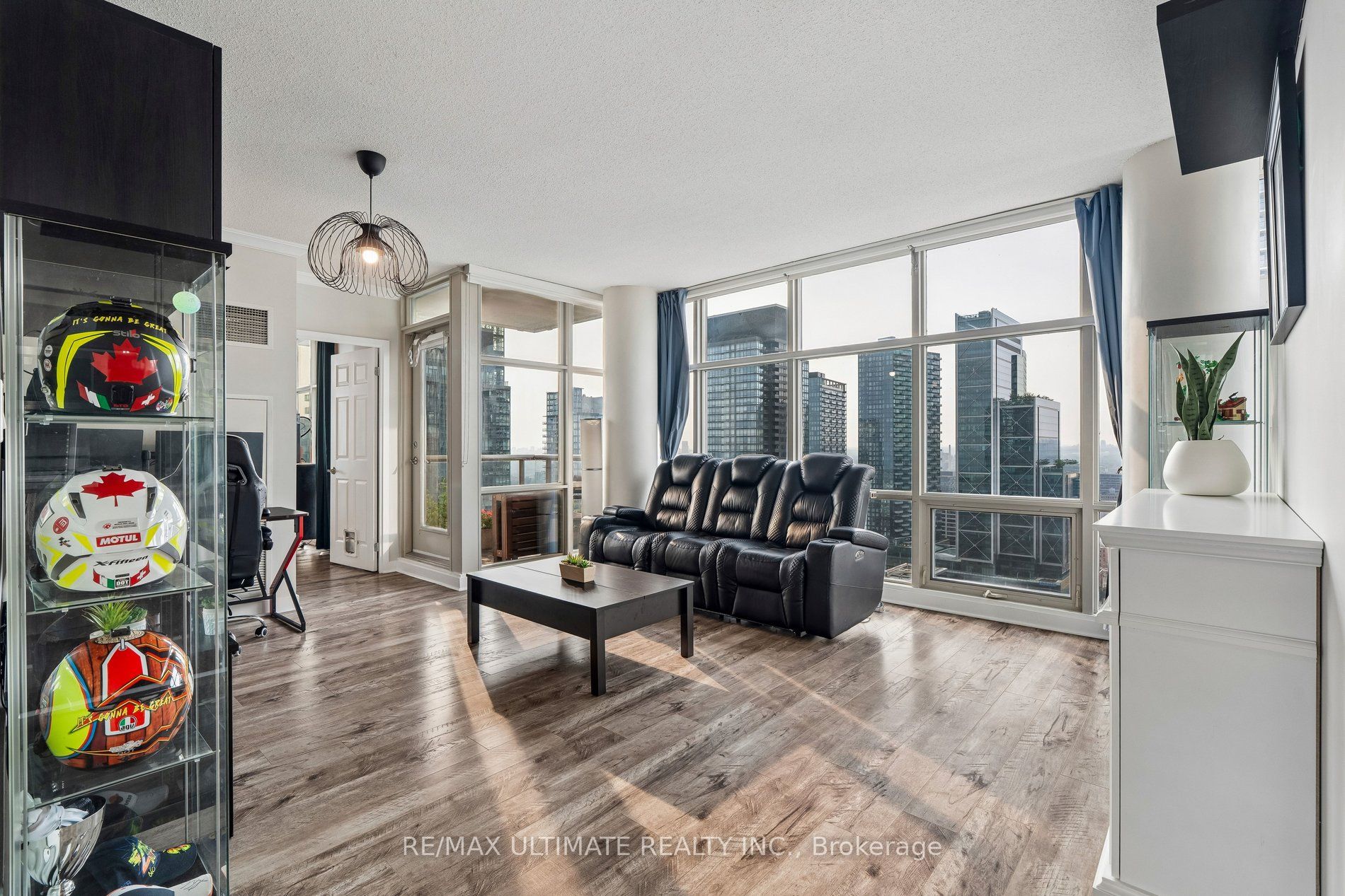 35 Mariner Terrace 4003, Toronto, ON M5V 3V9 photo 5