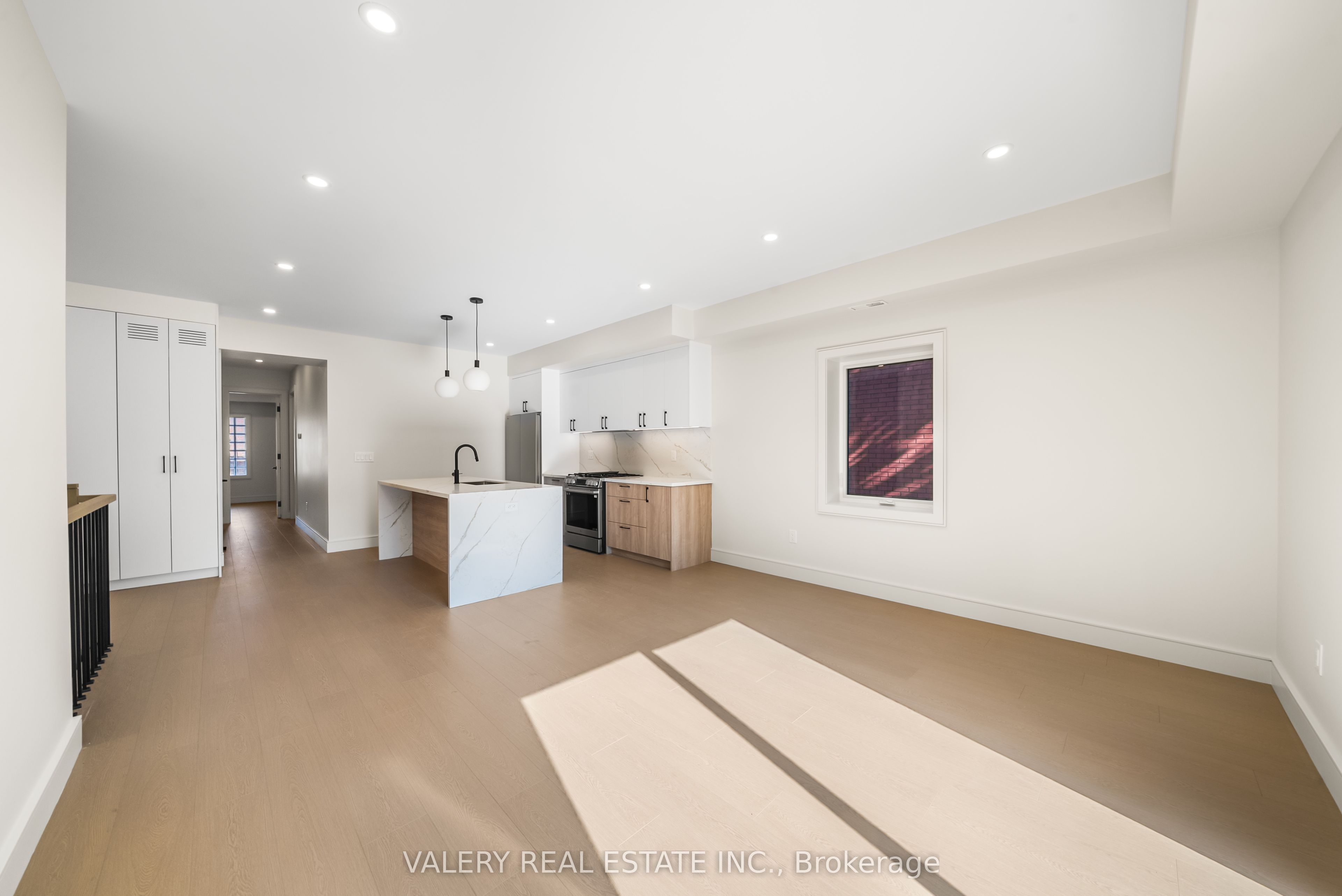 131 Dovercourt Road 2nd Floor, Toronto, ON M6J 3C5 photo 5