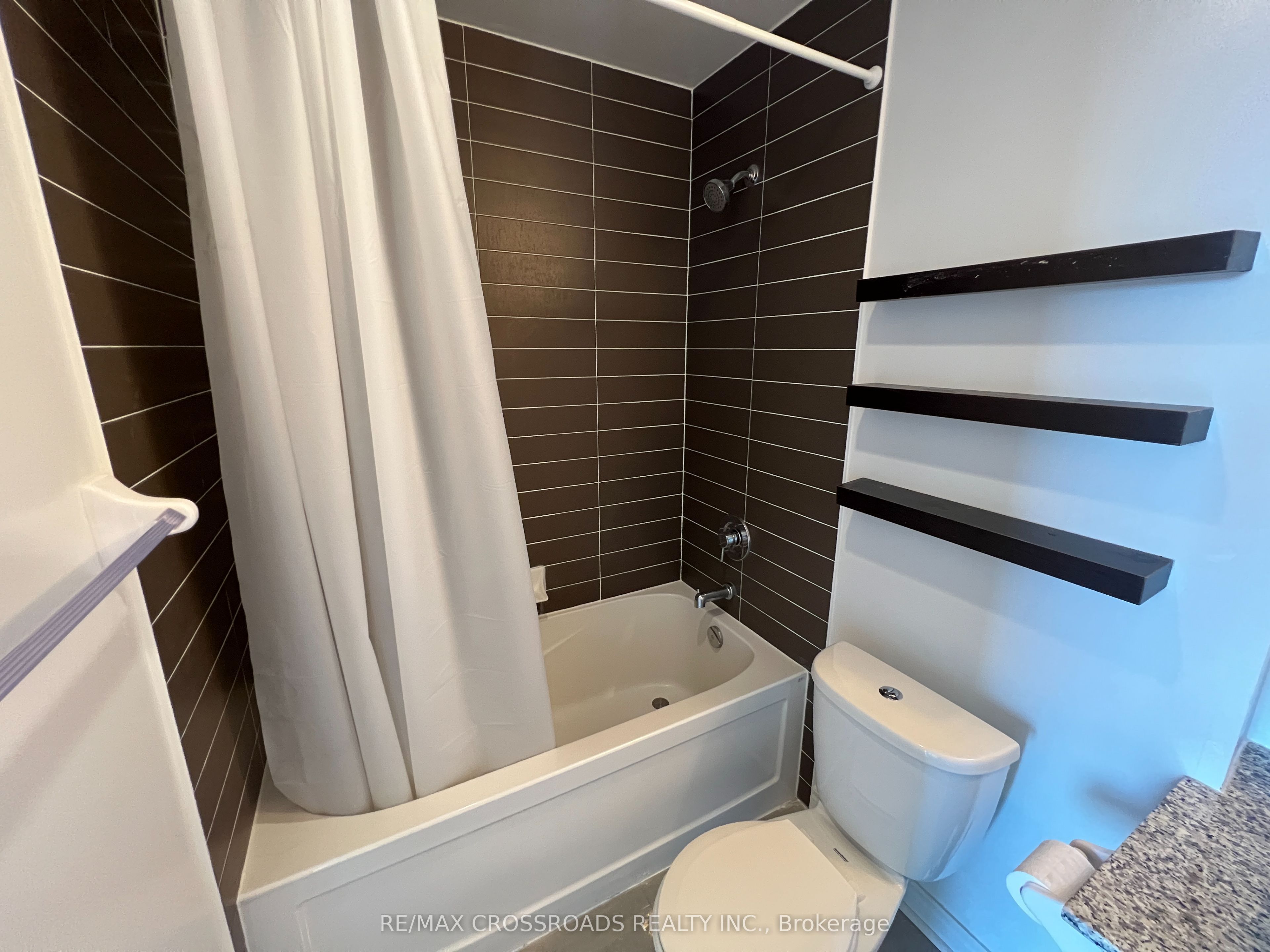 2756 Old Leslie Street 519, Toronto, ON M2K 0E2 photo 3