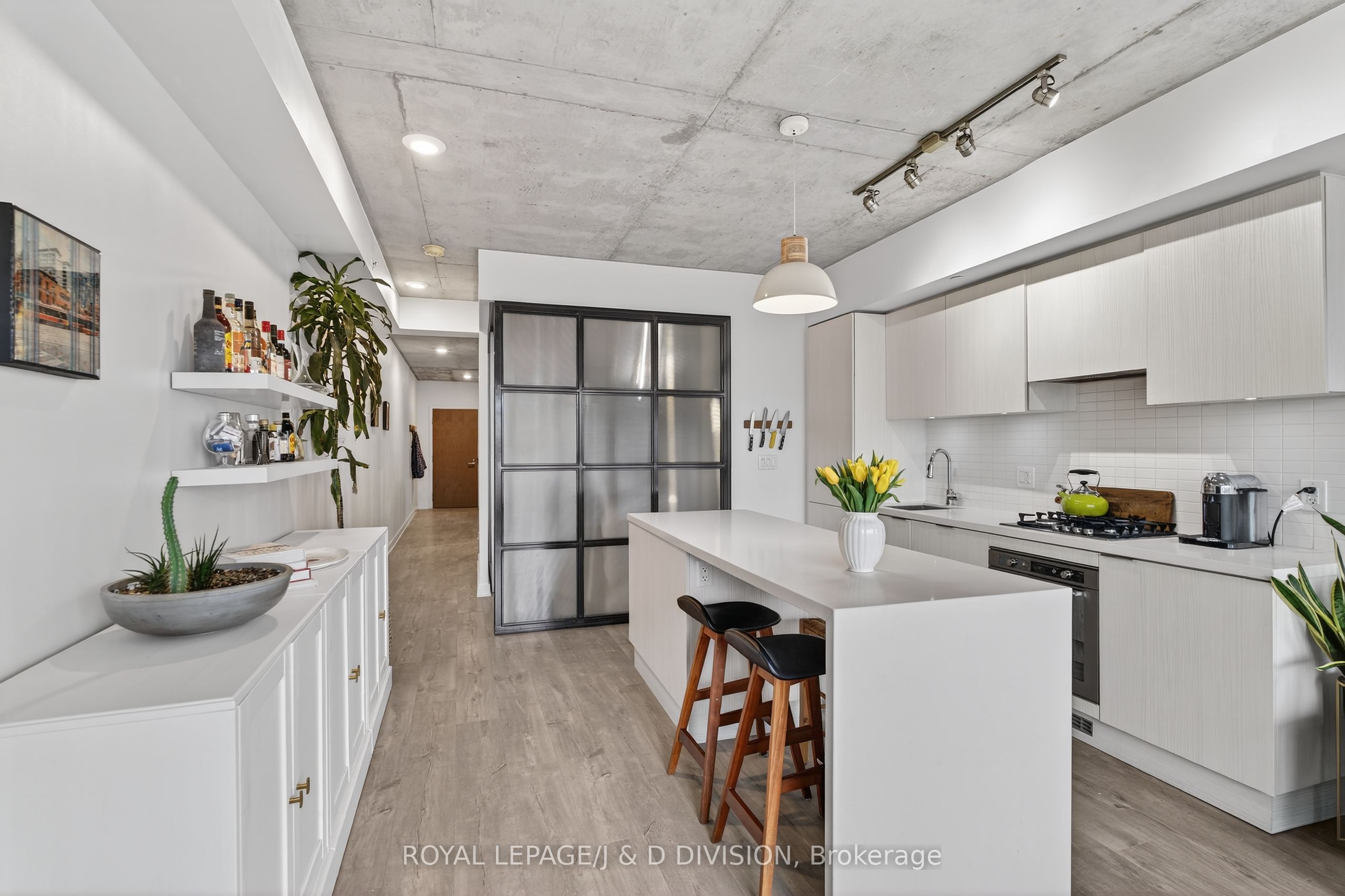 109 Ossington Avenue 322, Toronto, ON M6J 0G1 photo 2