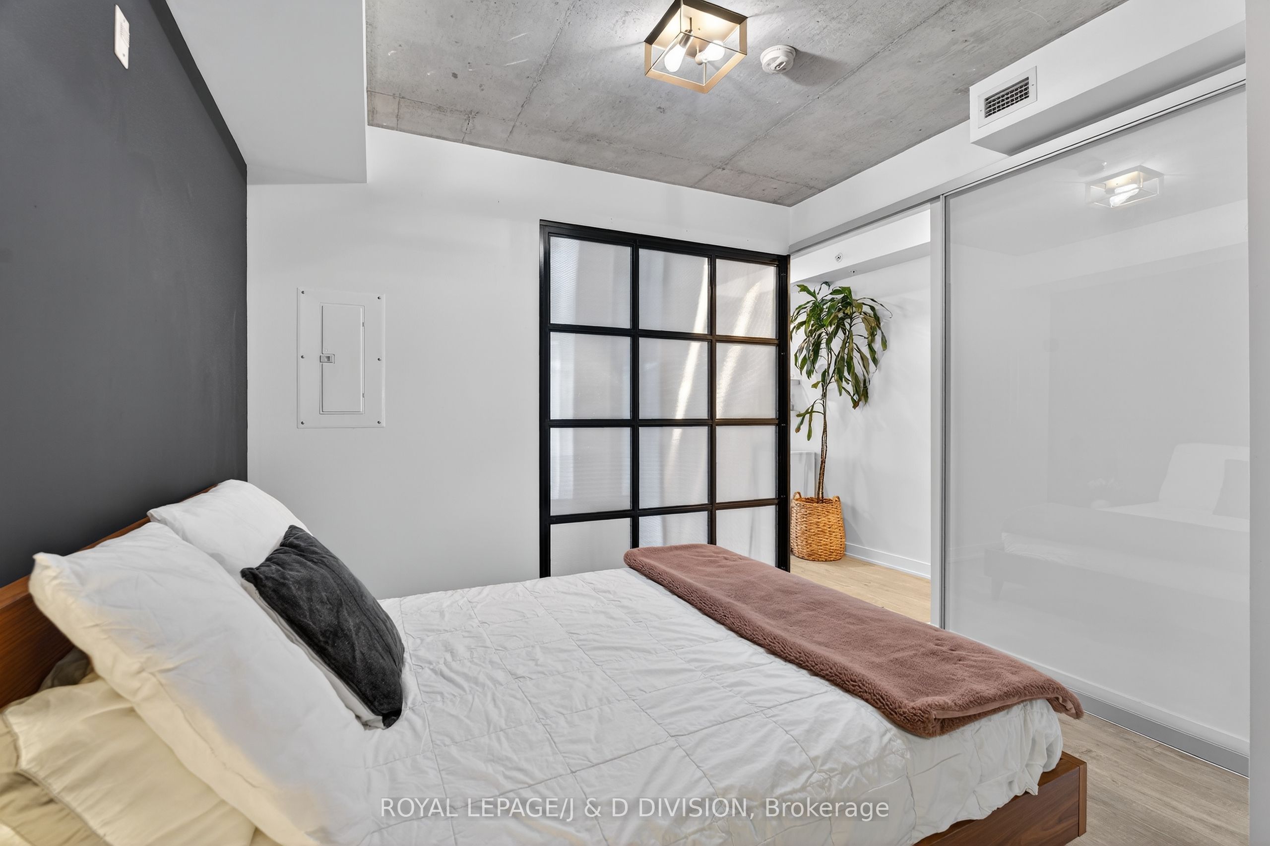 109 Ossington Avenue 322, Toronto, ON M6J 0G1 photo 4