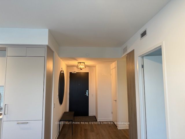 863 St Clair Avenue 603, Toronto, ON M6C 0B2 photo 2