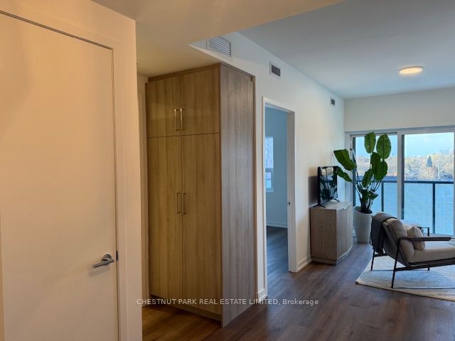 863 St Clair Avenue 603, Toronto, ON M6C 0B2 photo 3
