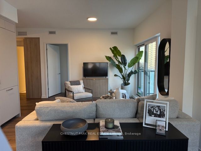 863 St Clair Avenue 603, Toronto, ON M6C 0B2 photo 5