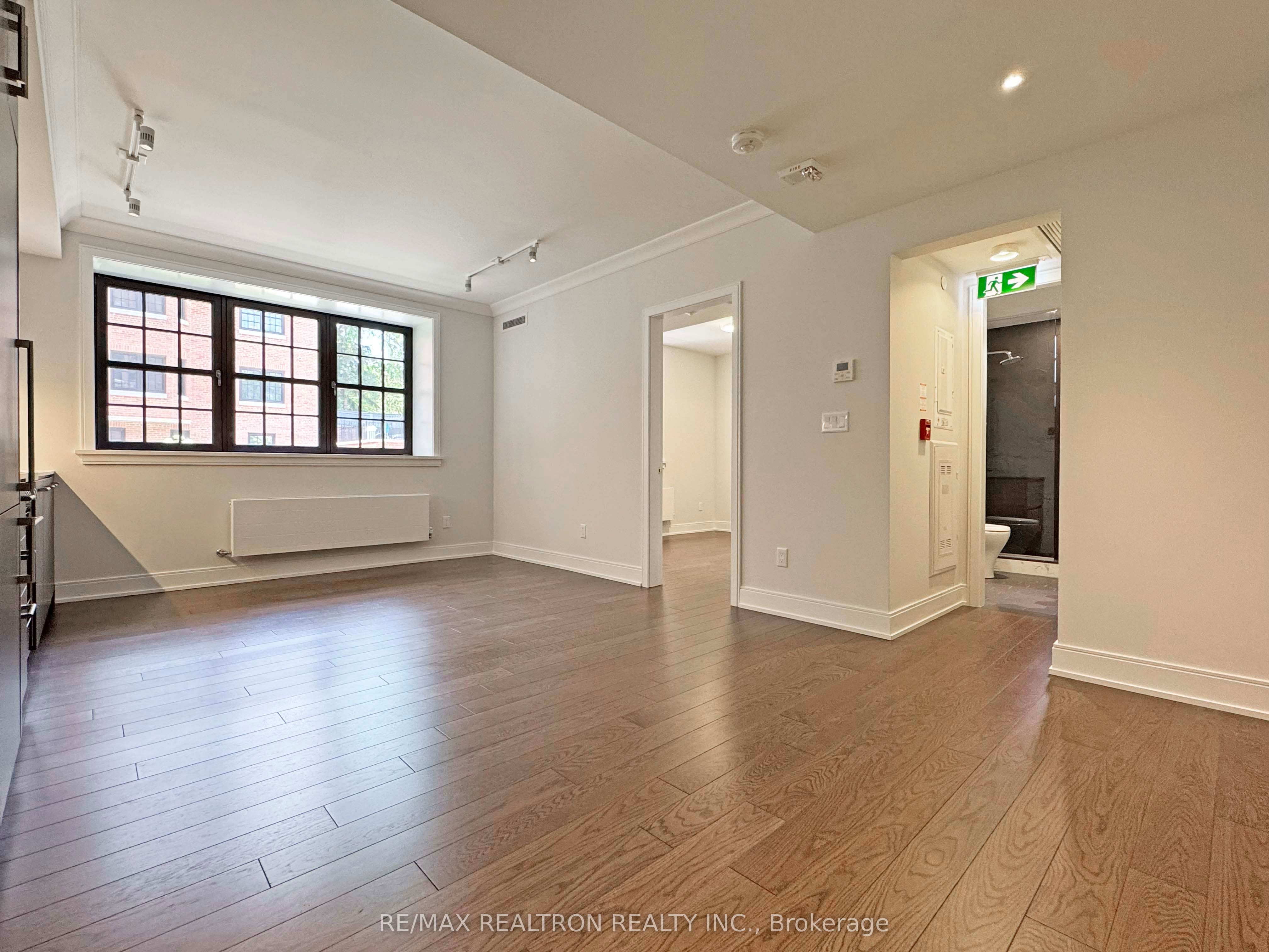 2 Clarendon Avenue 108, Toronto, ON M4V 1H9 photo 2