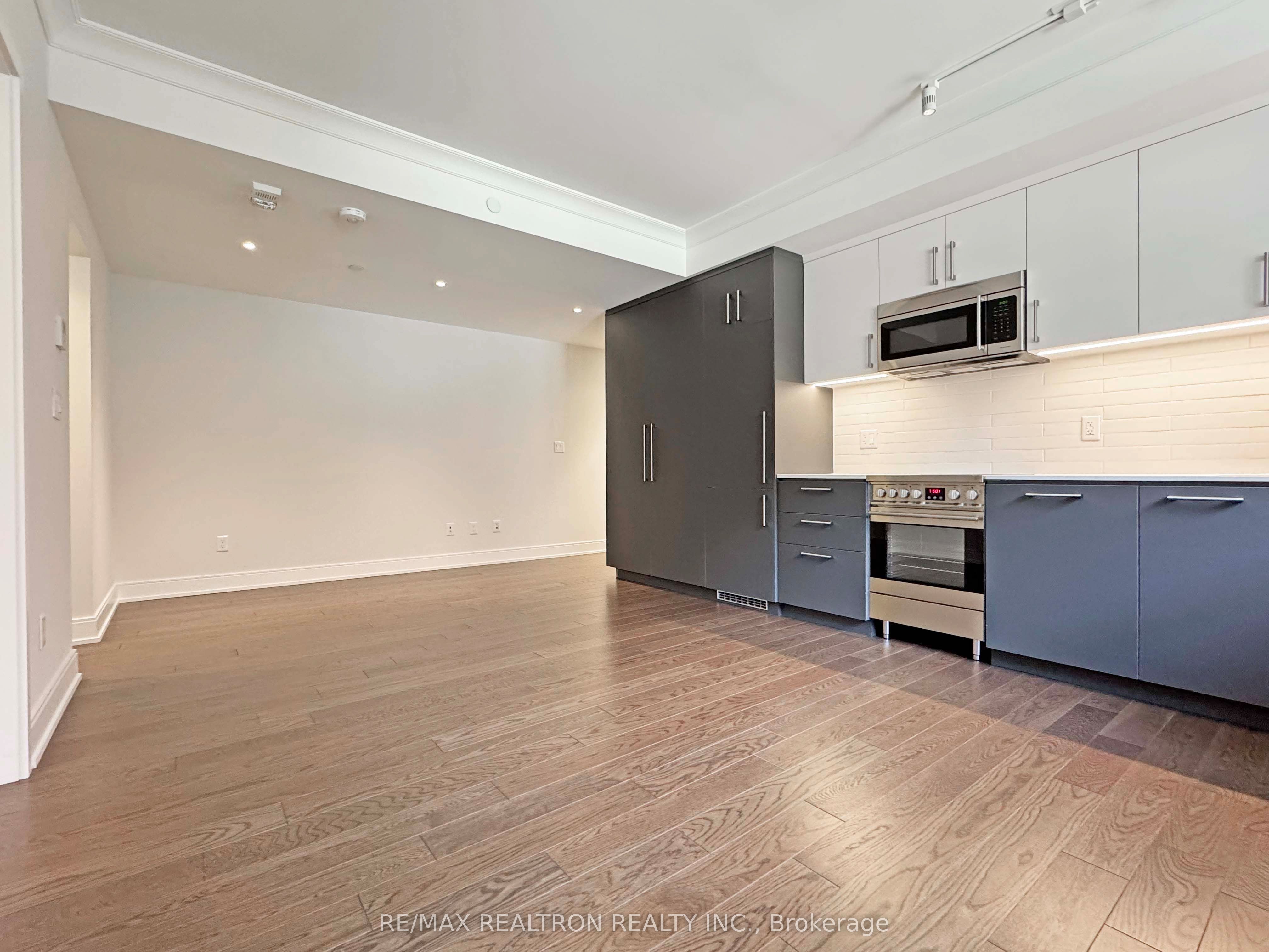 2 Clarendon Avenue 108, Toronto, ON M4V 1H9 photo 3