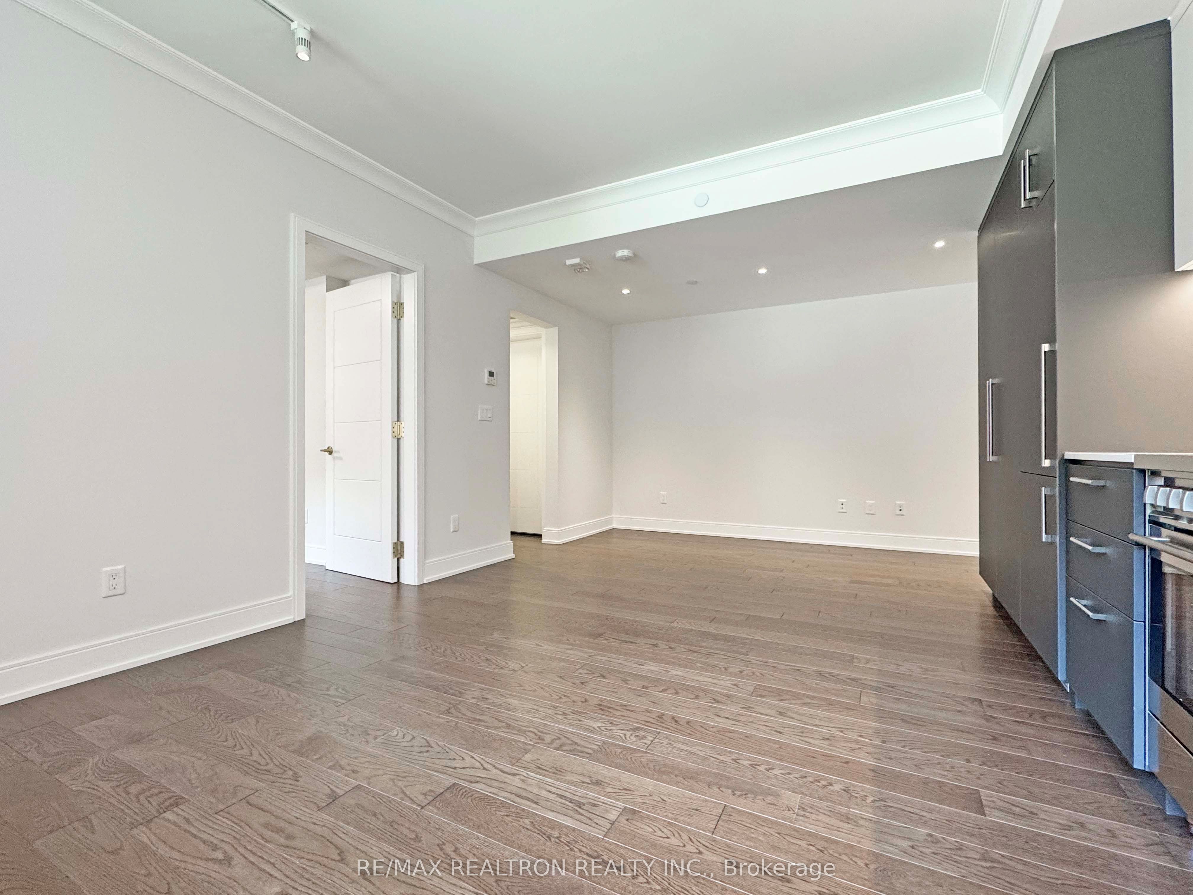 2 Clarendon Avenue 108, Toronto, ON M4V 1H9 photo 4