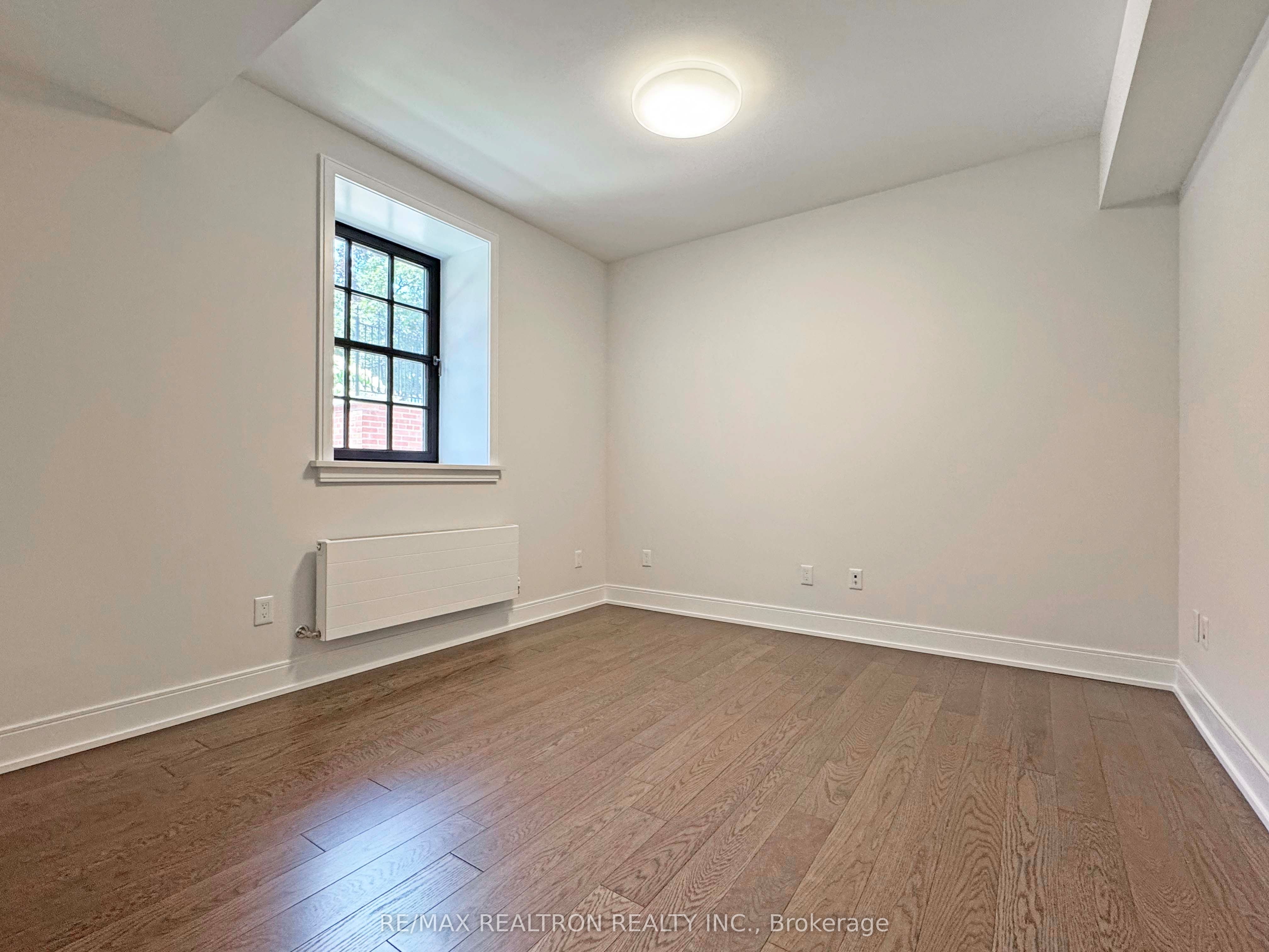 2 Clarendon Avenue 108, Toronto, ON M4V 1H9 photo 5