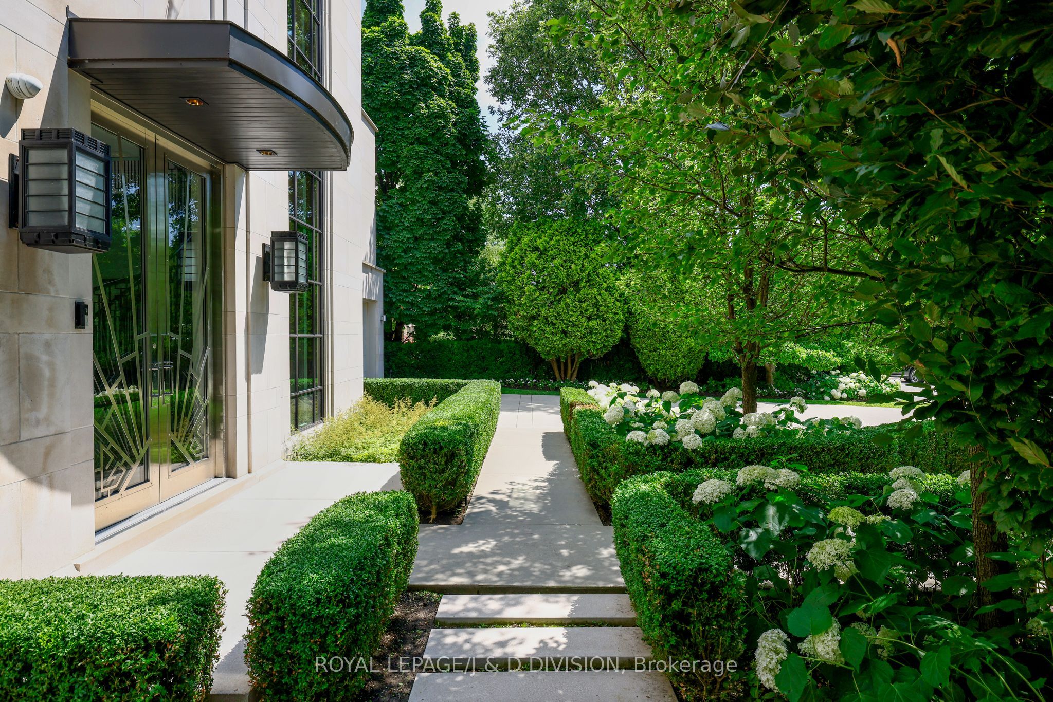 20 Forest Glen Crescent, Toronto, ON M4N 2E8 photo 3