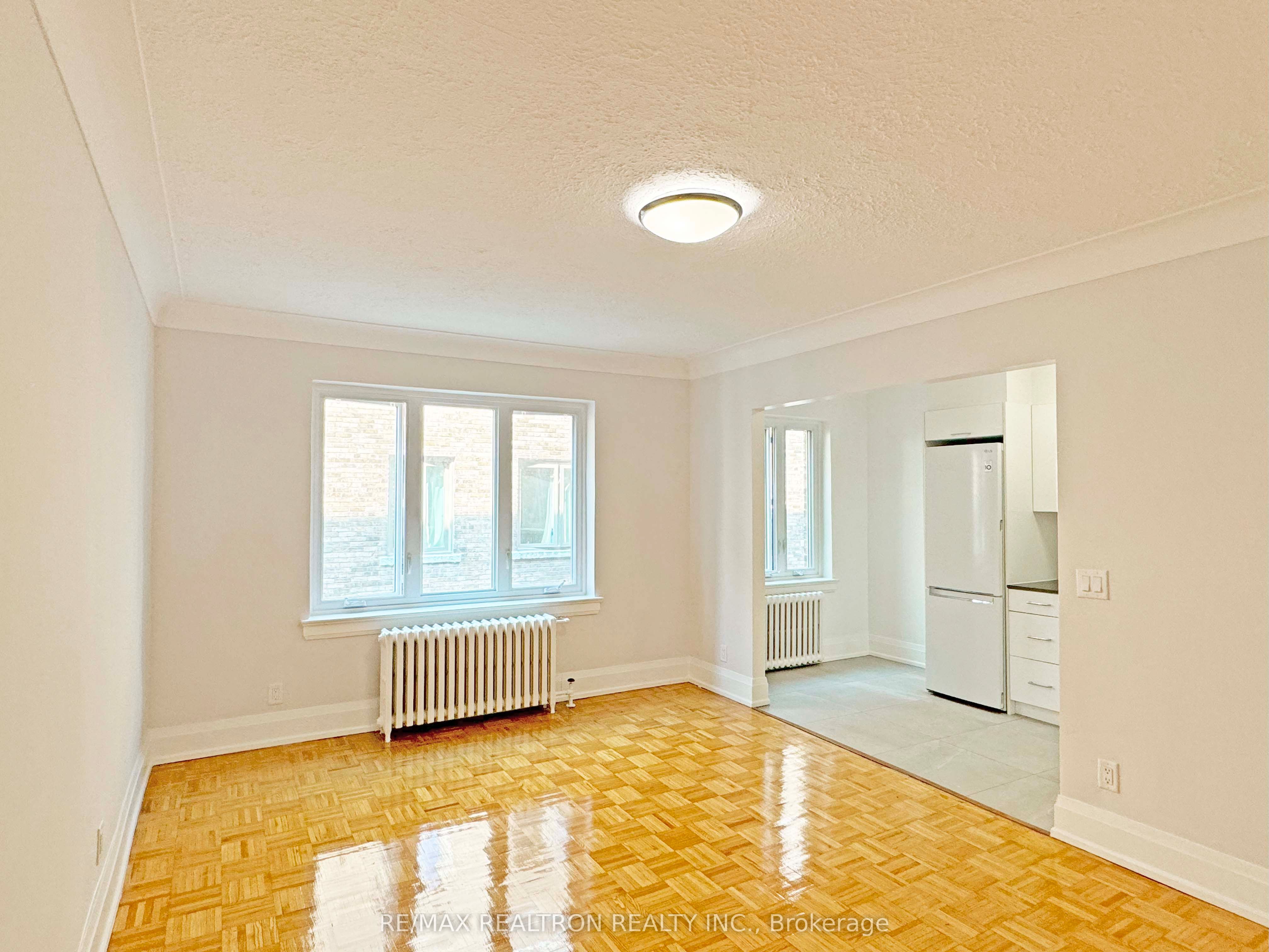 394 Avenue Road 406, Toronto, ON M4V 2H4 photo 2
