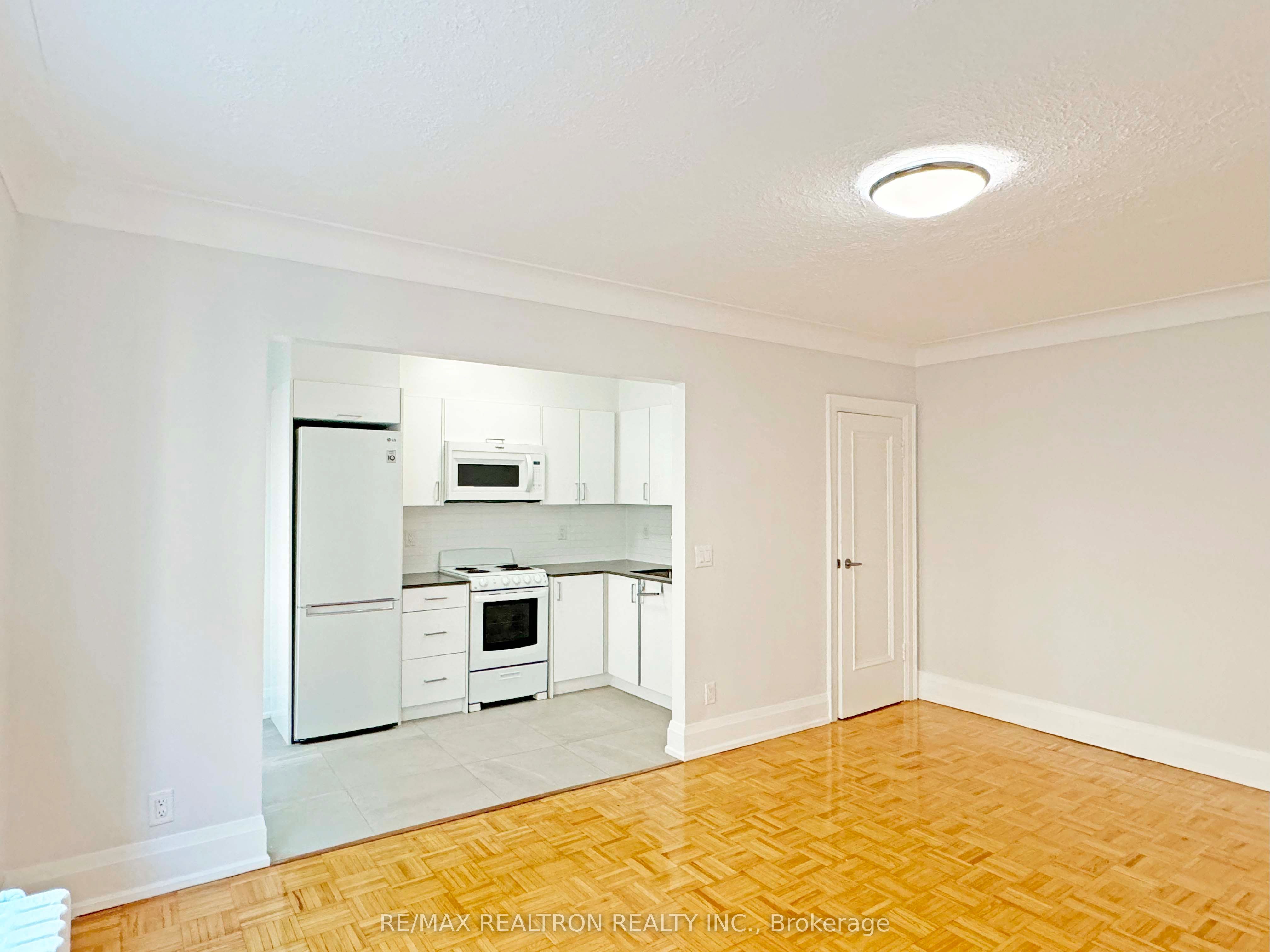 394 Avenue Road 406, Toronto, ON M4V 2H4 photo 3